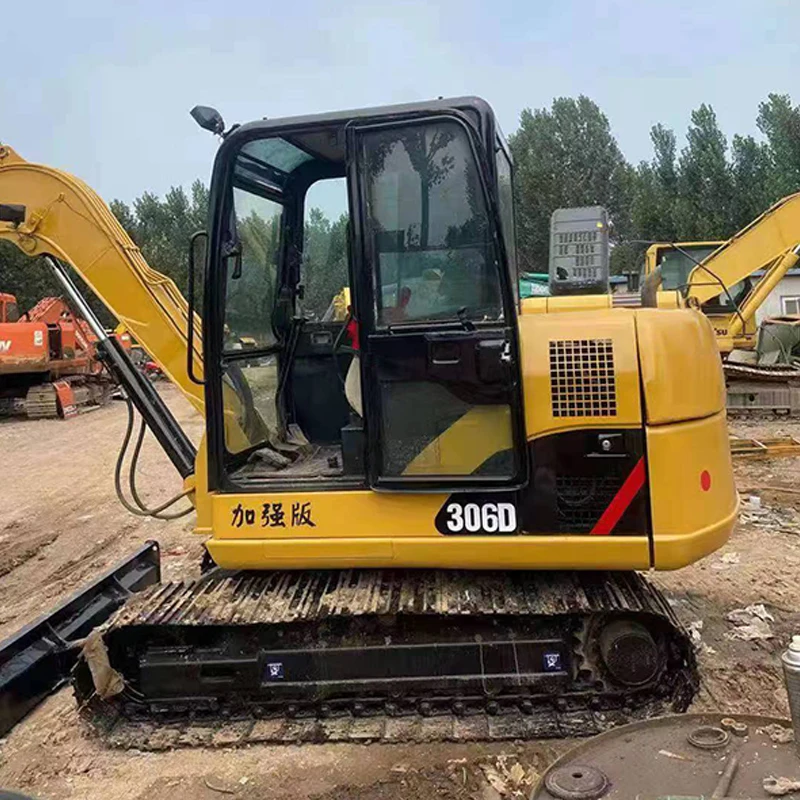 Small 6-ton second-hand excavator Carter 306 Japanese-made machine sold at low price.