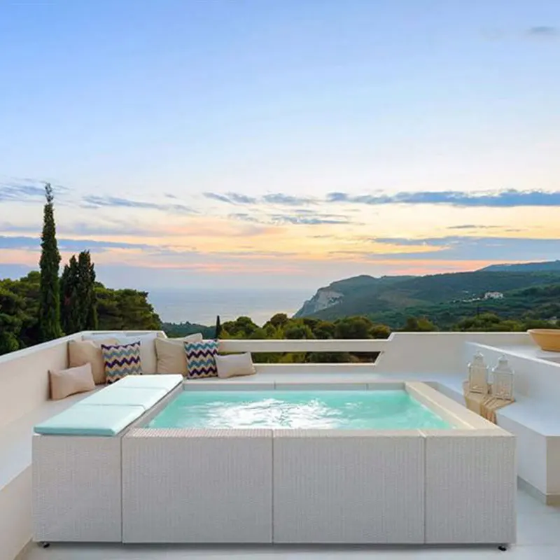Above-ground fiberglass swimming pool 5 meters 3 meters high surface hardness ideal family patios