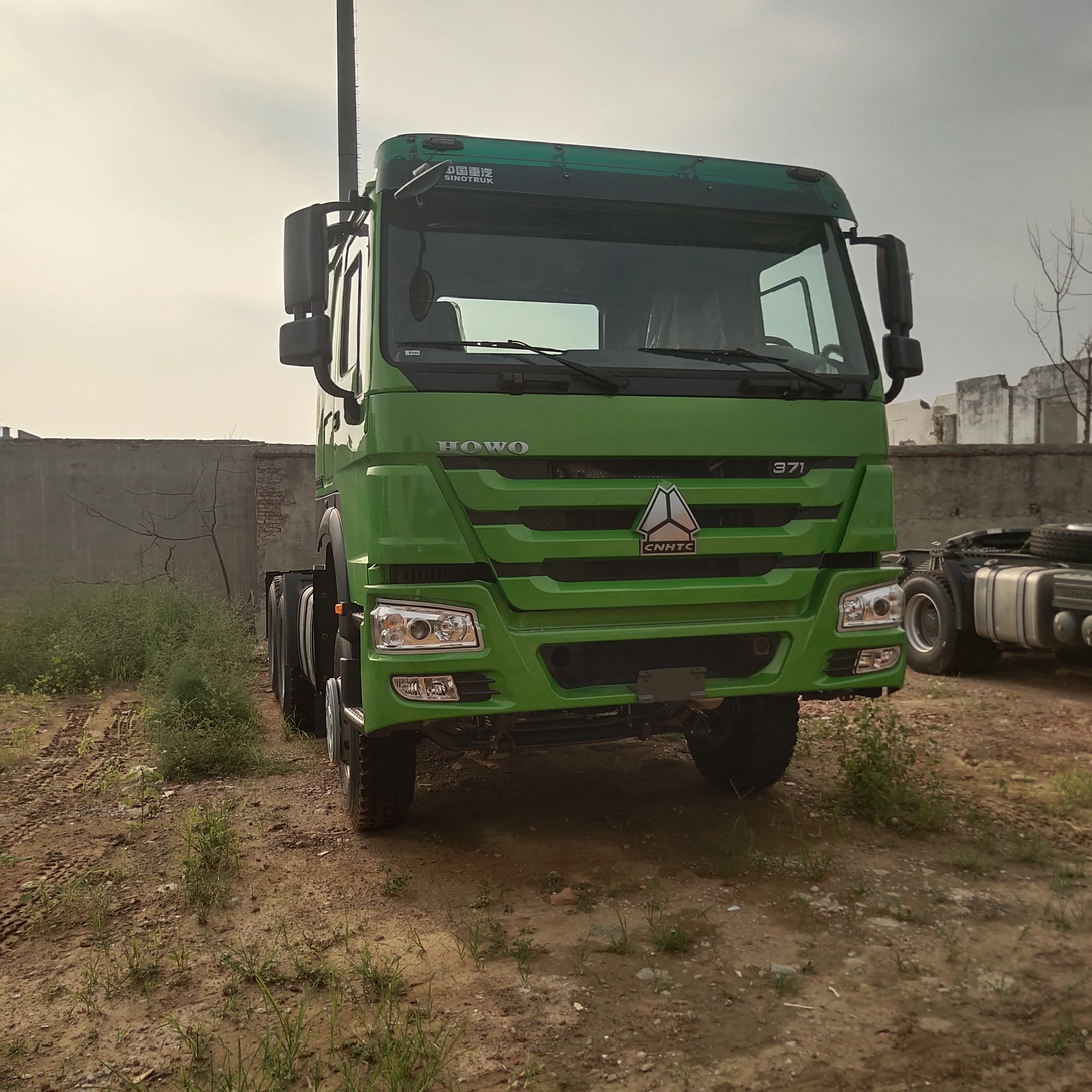 Sinotruck Howo Hot Selling Tractor Head Trailer Truck 420Hp 6x4 Tractor Head Truck