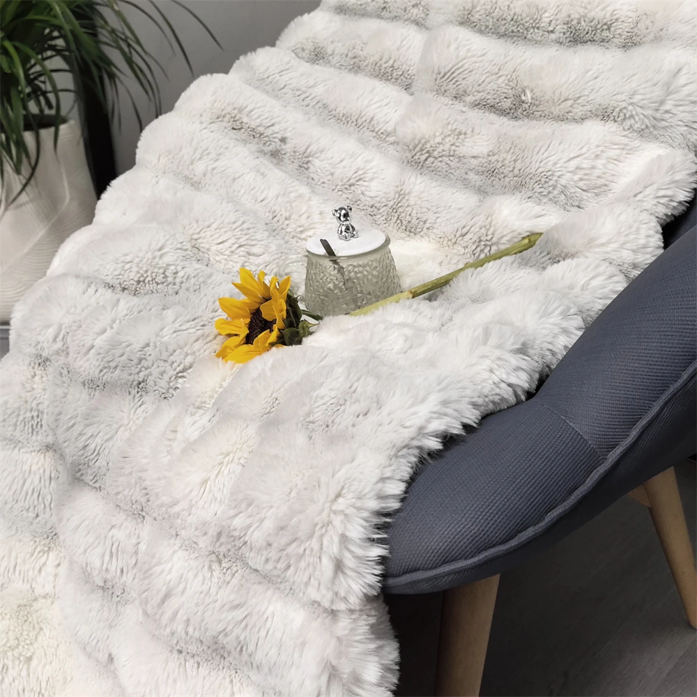 Factory Wholesale Customize Print Fluffy Throw Blanket Warm Bunny Fleece Portable Bed Blanket Fit Four Seasons