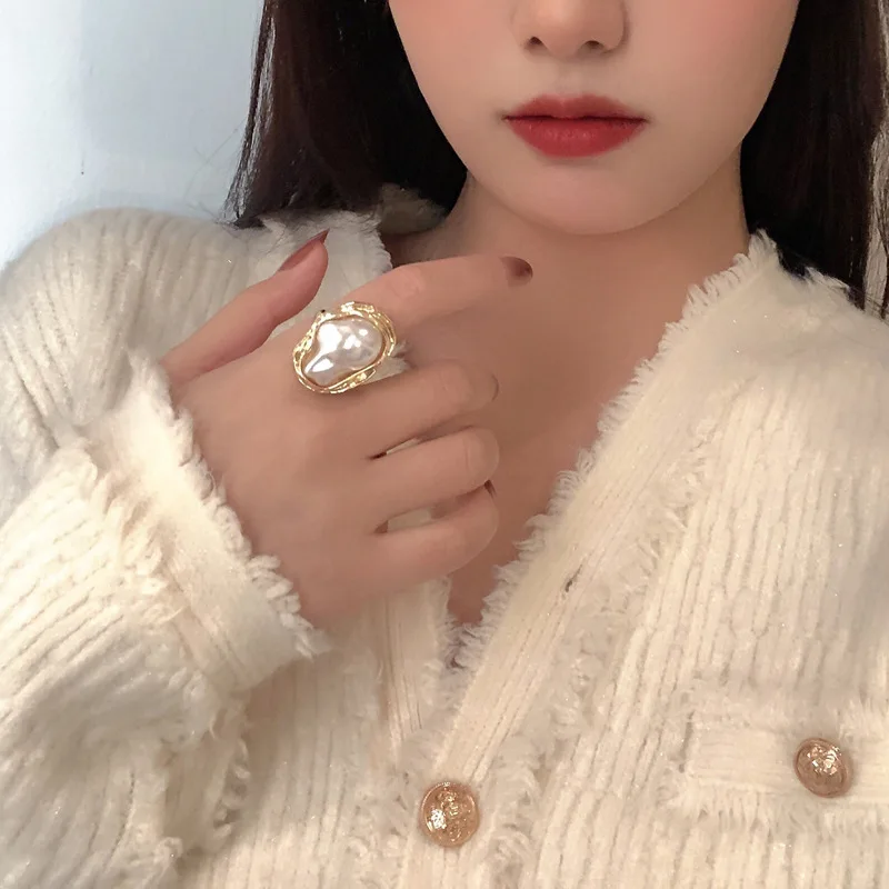 Fine Quality Exquisite Design Irregular Imitation Pearl Personality Fashion Baroque Style Party Temperament Adjustable Ring