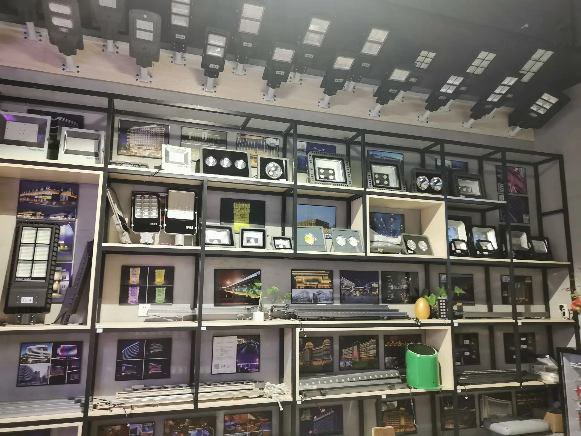 Good quality aluminum waterproof ip67 outdoor 30w 50w 70w 100w 200w solar led street light with pole