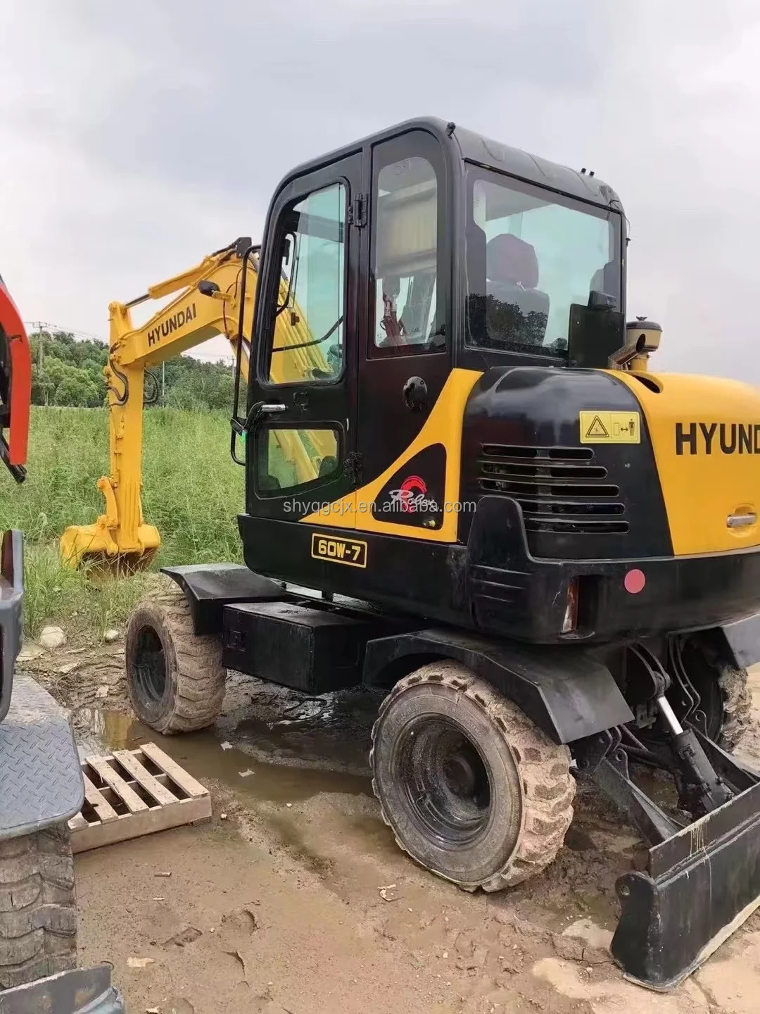Дешевые и изысканные б/у Южная Корея hyundai R60W колесные экскаваторы гидравлические 6 тонн
