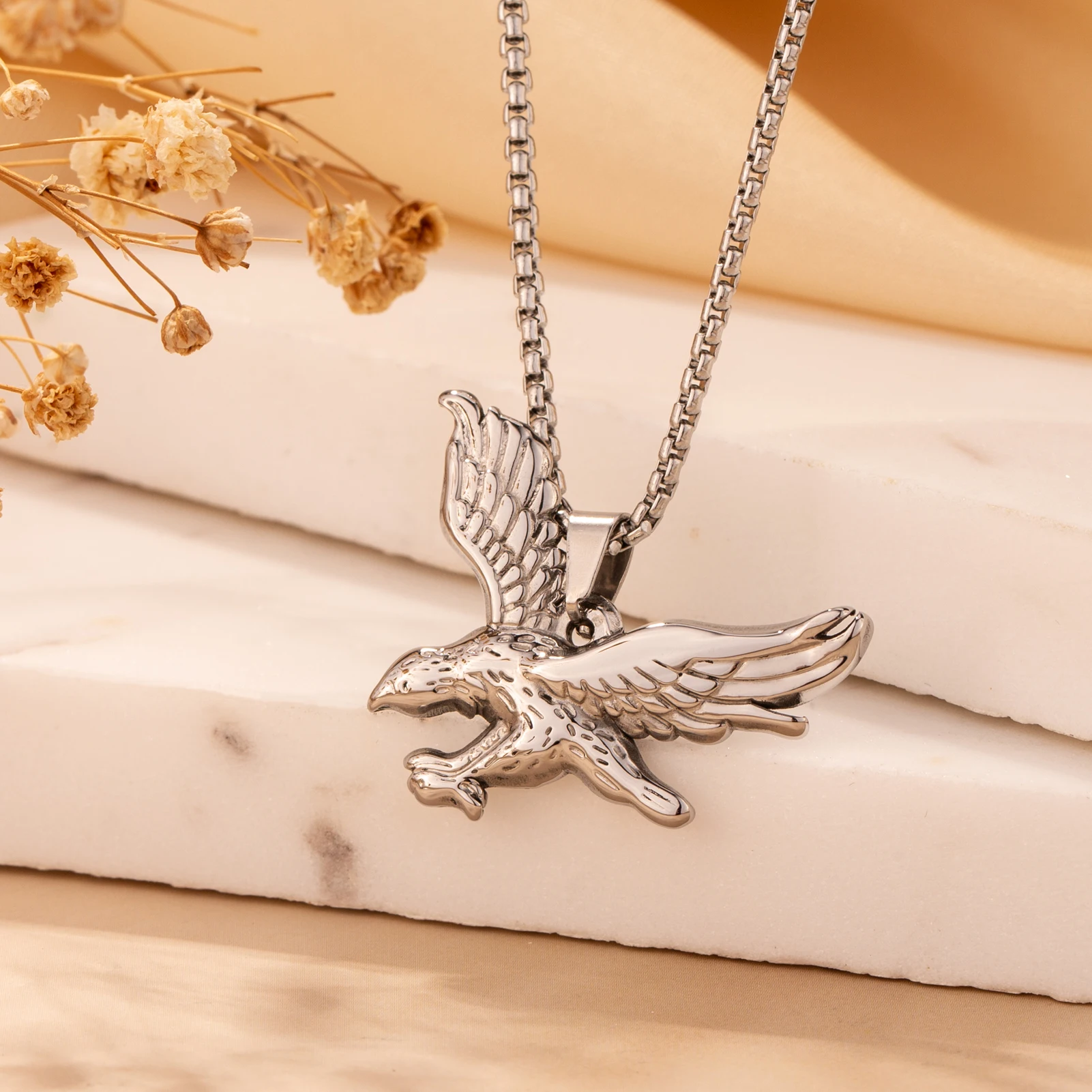 Liuanan New Design Vintage Men Jewelry Stainless Steel Hip Hop Flying Eagle Pendant Accessories Necklace