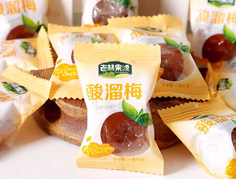 Деликатный внешний вид, вкусные и освежающие сухие фрукты, сливы, сливы после еды