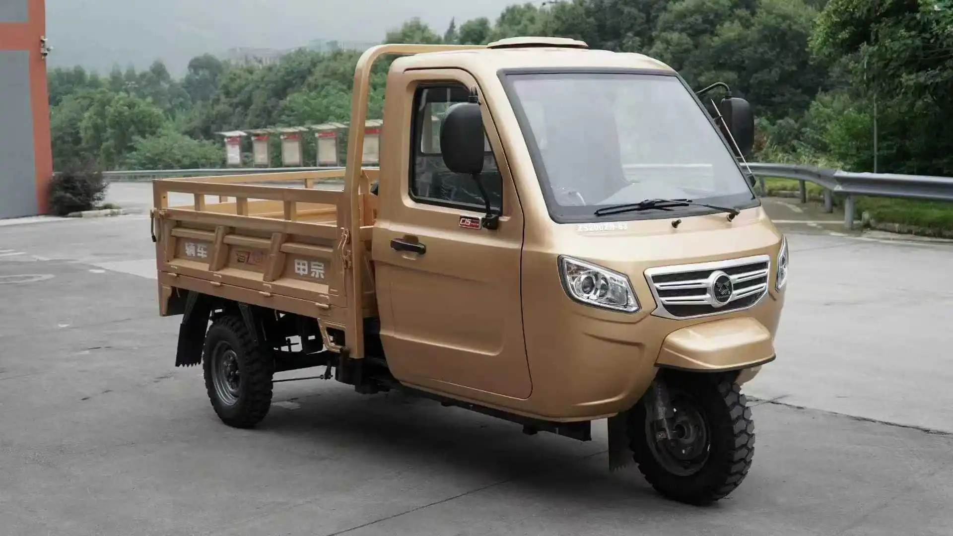 Super design 250CC Petrol Diesel Cargo Motorized Enclosed Tricycle Gasoline Tricycle with Closed Cabin and Air Conditioner