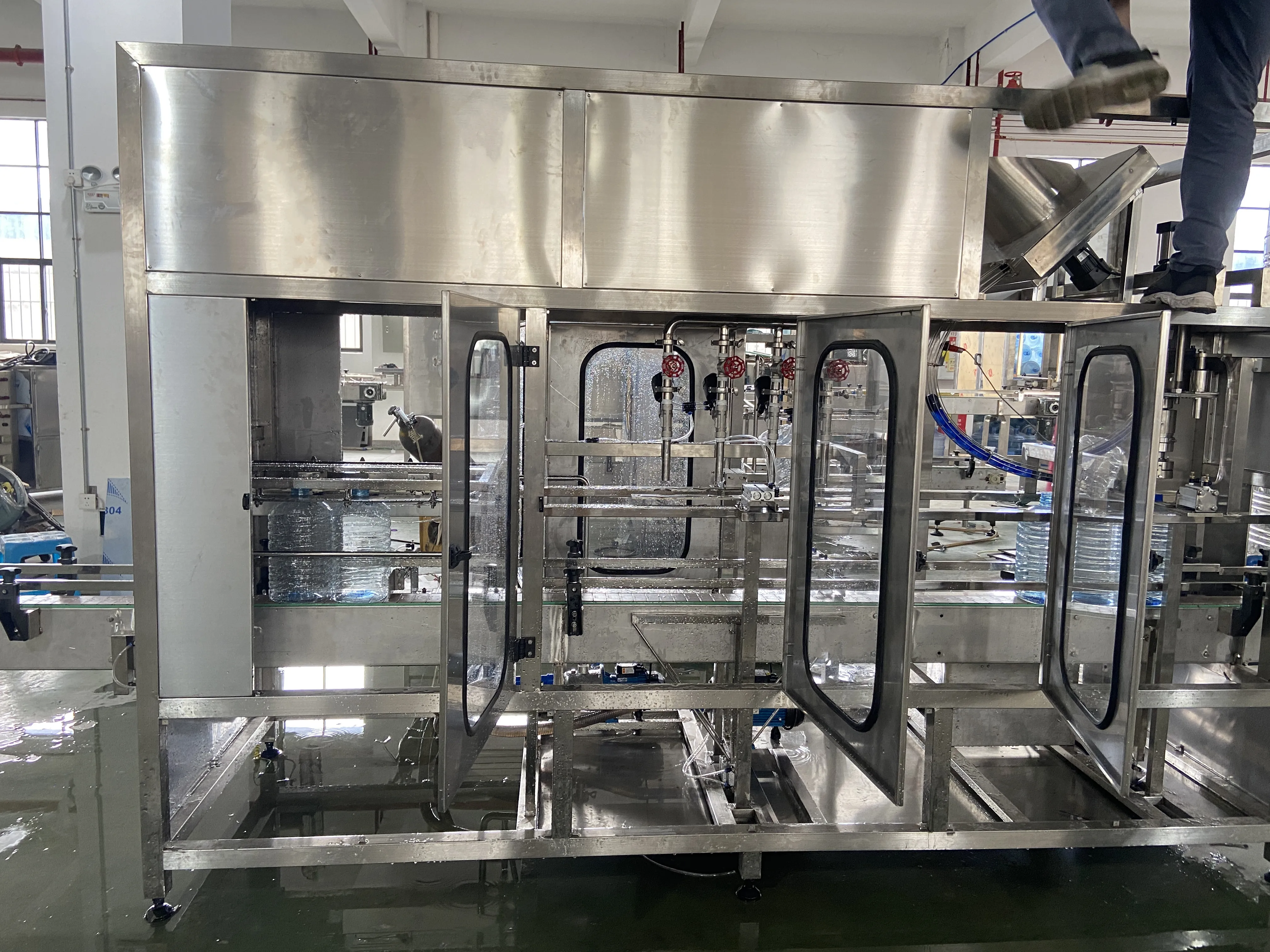 Automatic mineral water bottled water filling machine and capping machine products