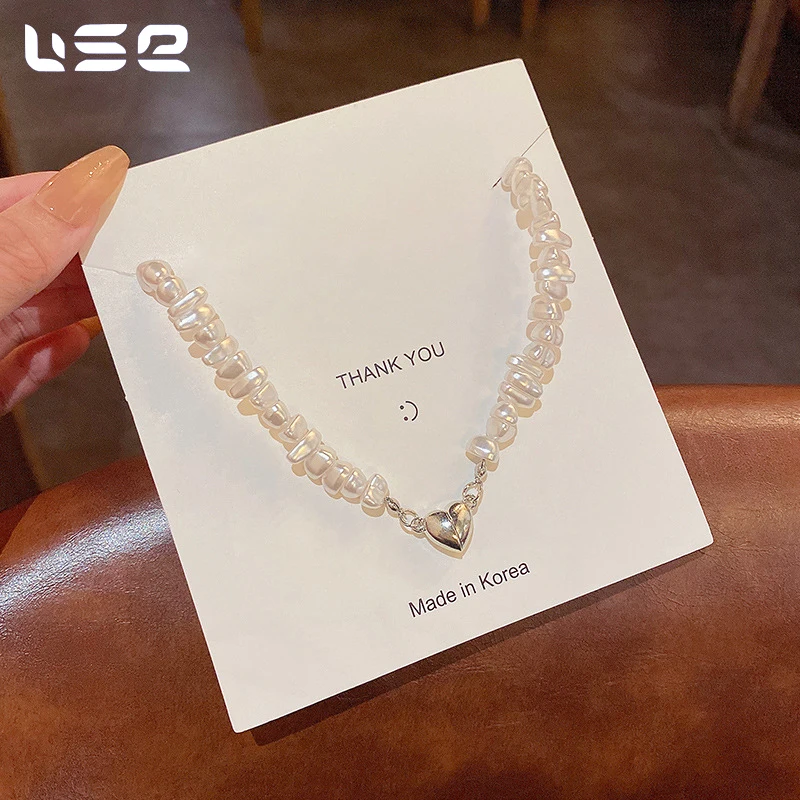 High Quality Trendy Popular Alloy Irregular Pearl Fashion Necklaces Female Magnet Love Clavicle Chain