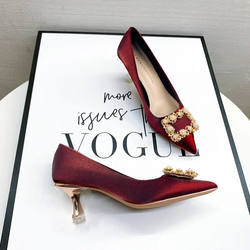 latest design Women pointed low heel dress high heels luxurious Satin Pearl Rhinestone Bridal Wedding Shoes 6cm pumps for ladies