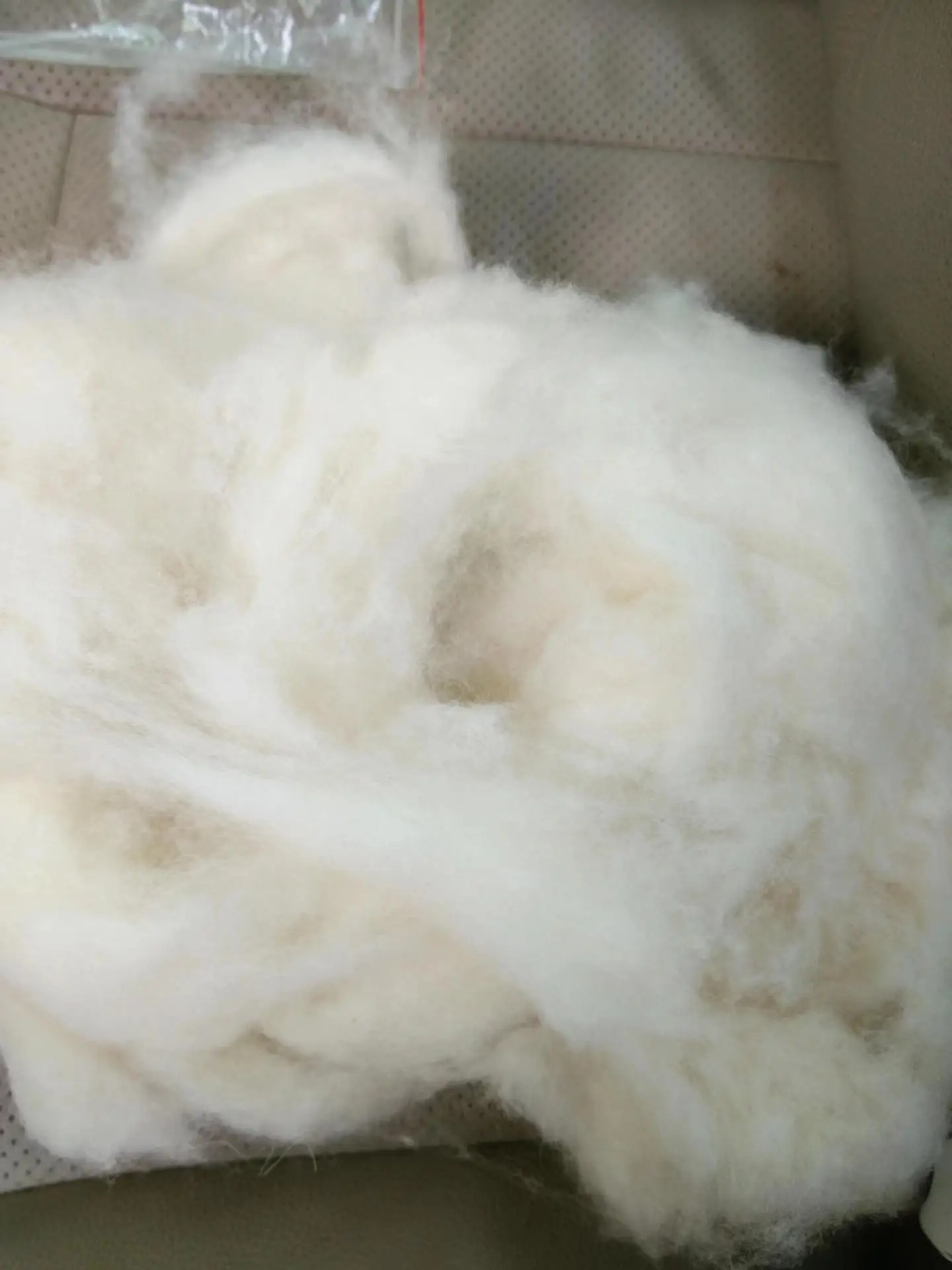 The factory supplies pure sheep cashmere raw material fine wool odorless custom-made