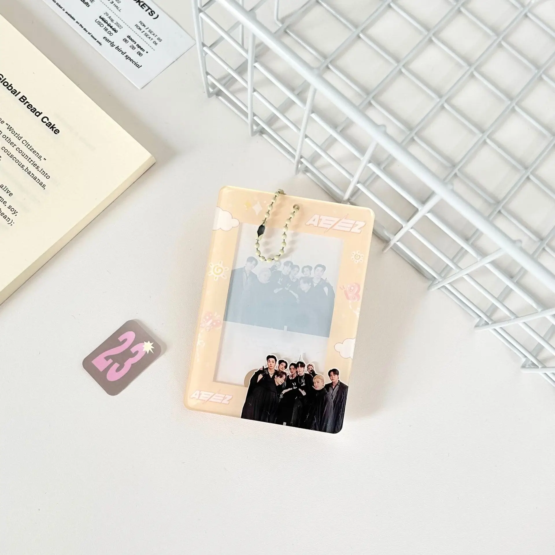 New KPOP idol group bp skz ae ive 17 itzy Acrylic photoCard holder kpop photocard card holder with keychains