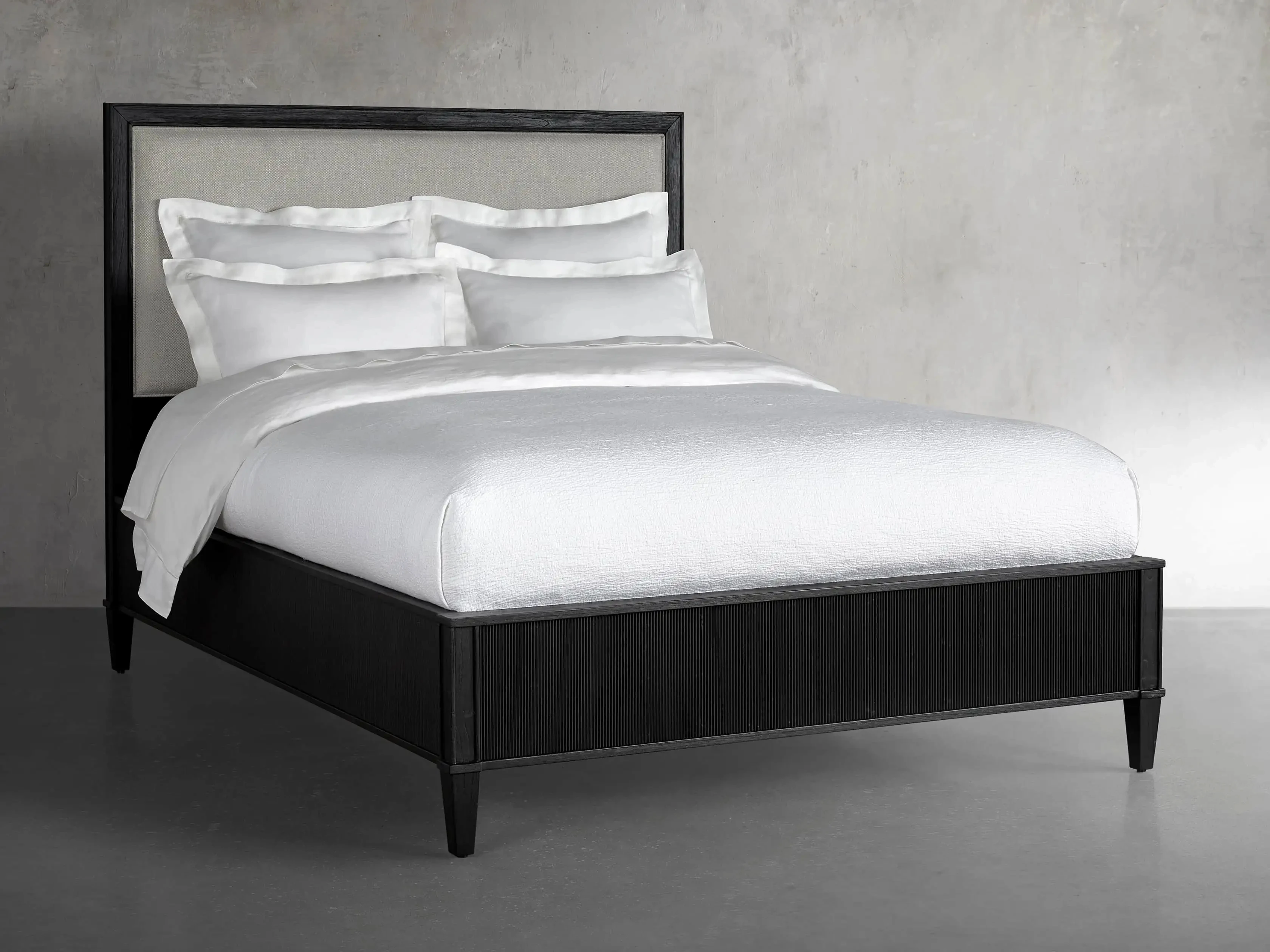 Custom Deluxe Classic Bedroom Soft Sofa Bed Post Modern Hotel Villa Oak Big Bed Bedroom Furniture