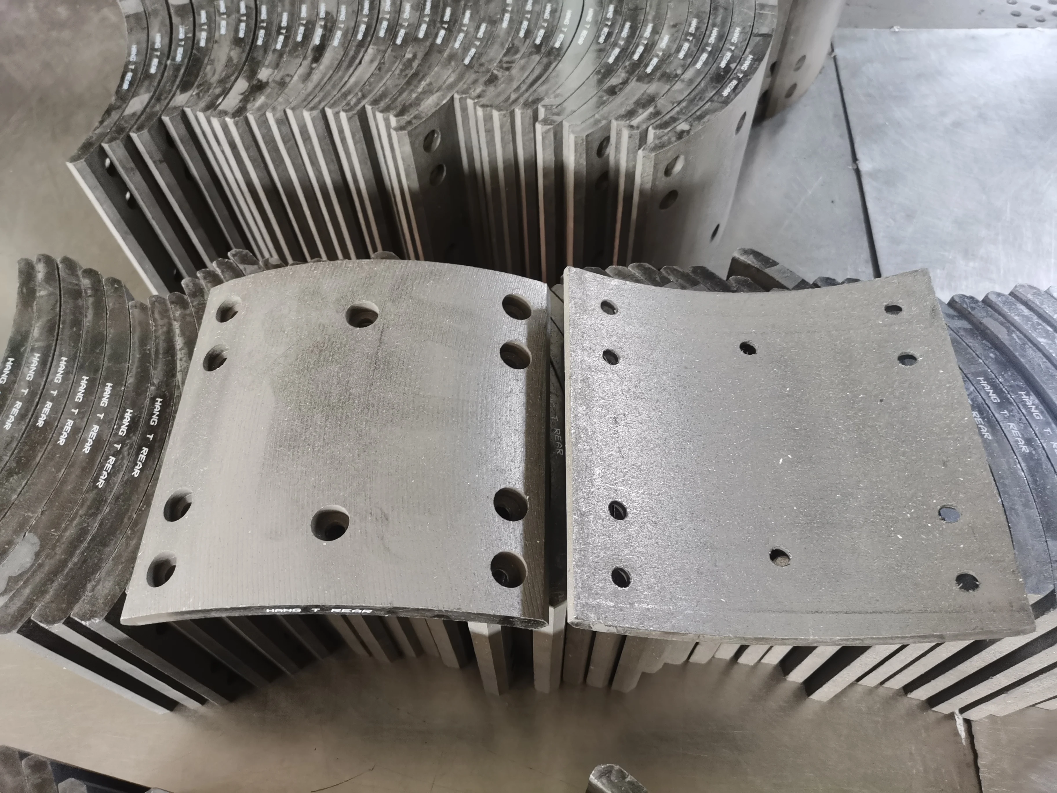 New Arrivals HANG T REAR Faw Truck Brake Lining In Roll Brake Lining Indian Leyland Brake Lining Shovel Machine For Sinotruk