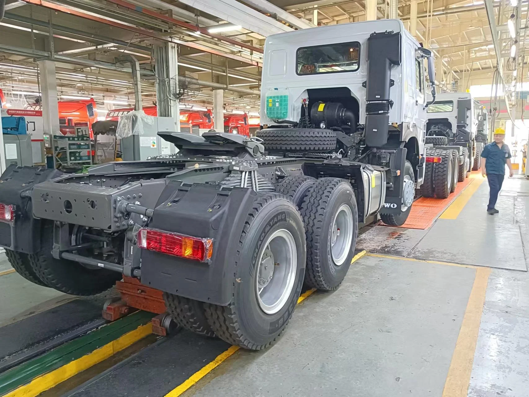 2024 sinotruk head HOWO NX 6x4 4x2 480hp Euro 5 diesel tractor truck price in saudi arabia