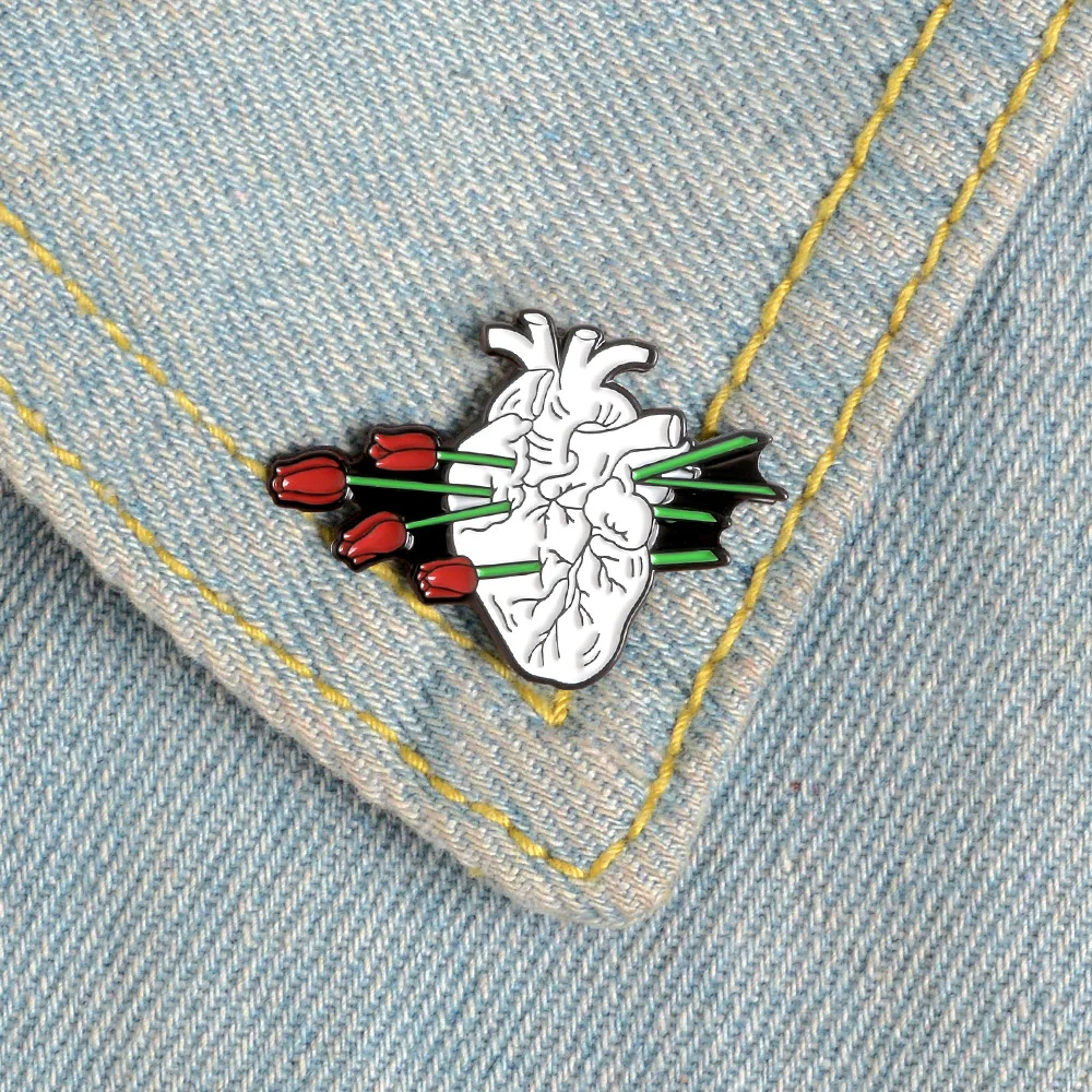 Wholesale Low MOQ Romantic Metal Badge Deep Brooch Pin Rose Heart Lapel Pin Soft Enamel Pin