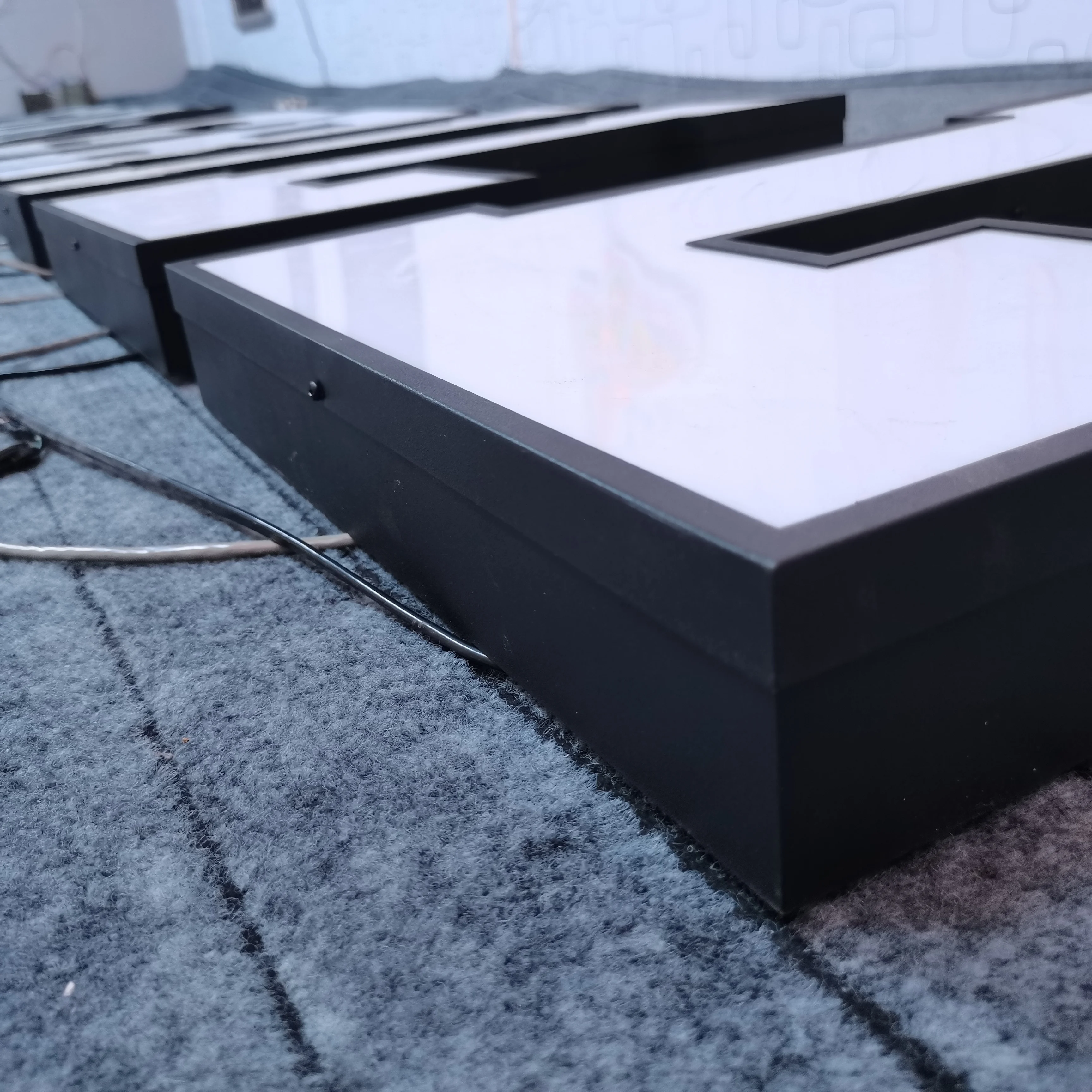 Внутренние и наружные Сменные буквы знак RGB алфавита