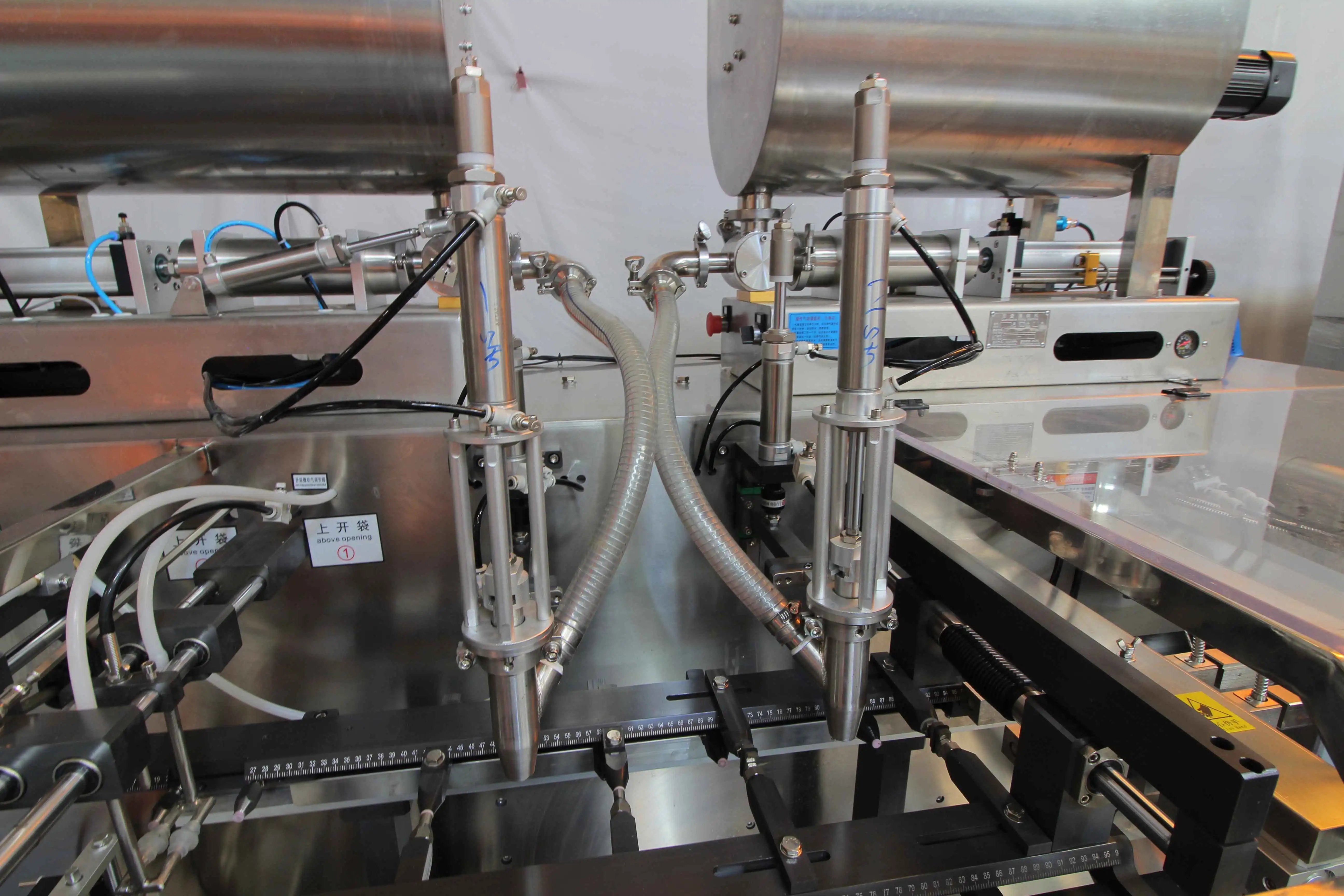 
Child Drinks Mango Grape Juice Liquid Pre-made Bag Nozzle Filling Packaging Machine 