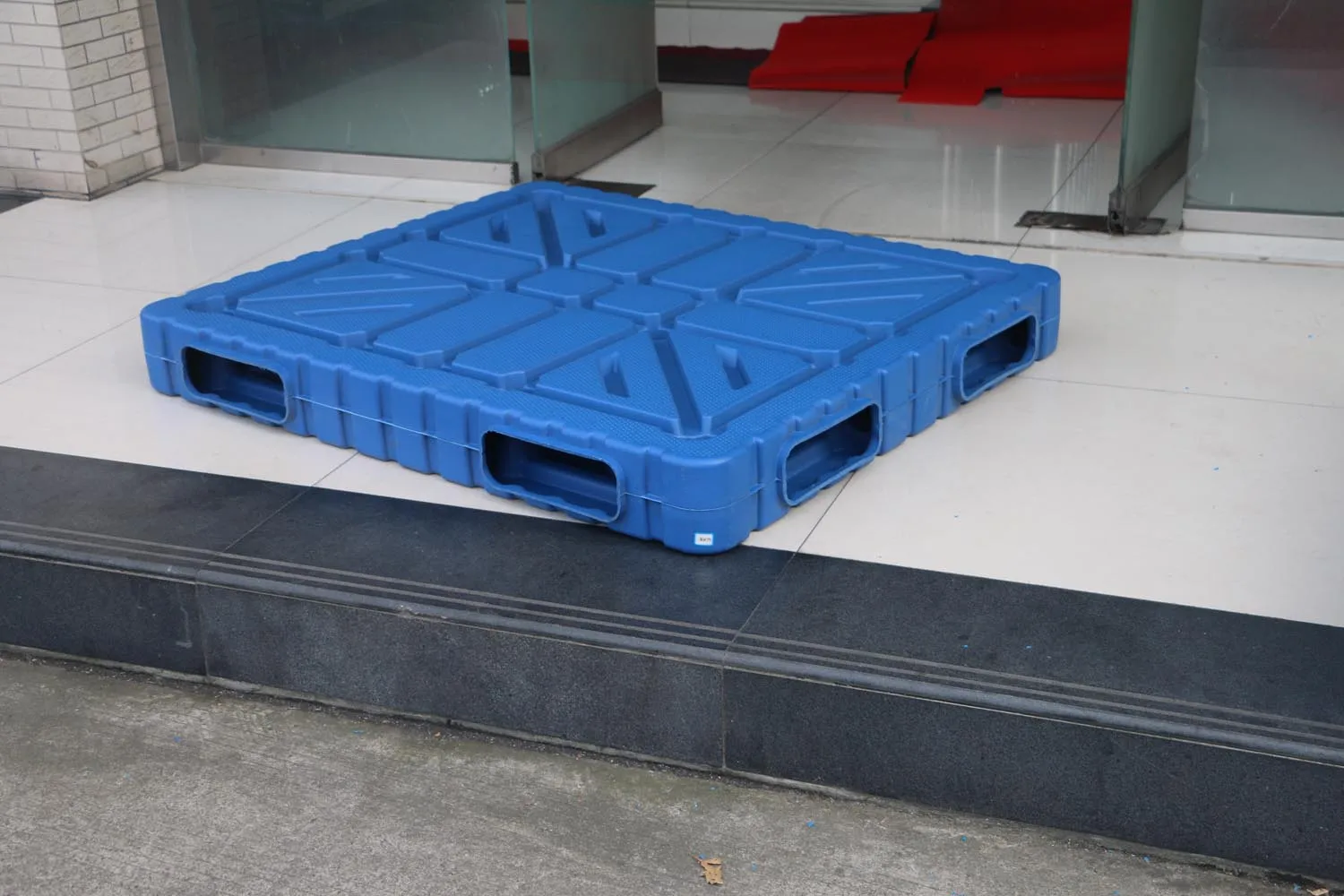 NEXARA 1311 1300*1100*150mm Euro Plastic Pallets for Warehouse Storage and Transportation One-piece Blow Molding