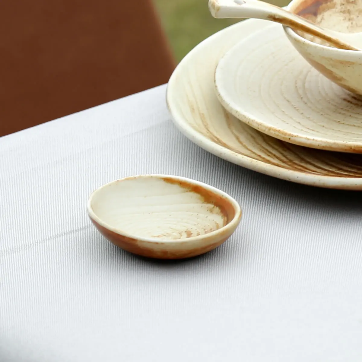 Factory direct wholesale restaurant and hotel irregular tree ring texture ceramic soy sauce dish