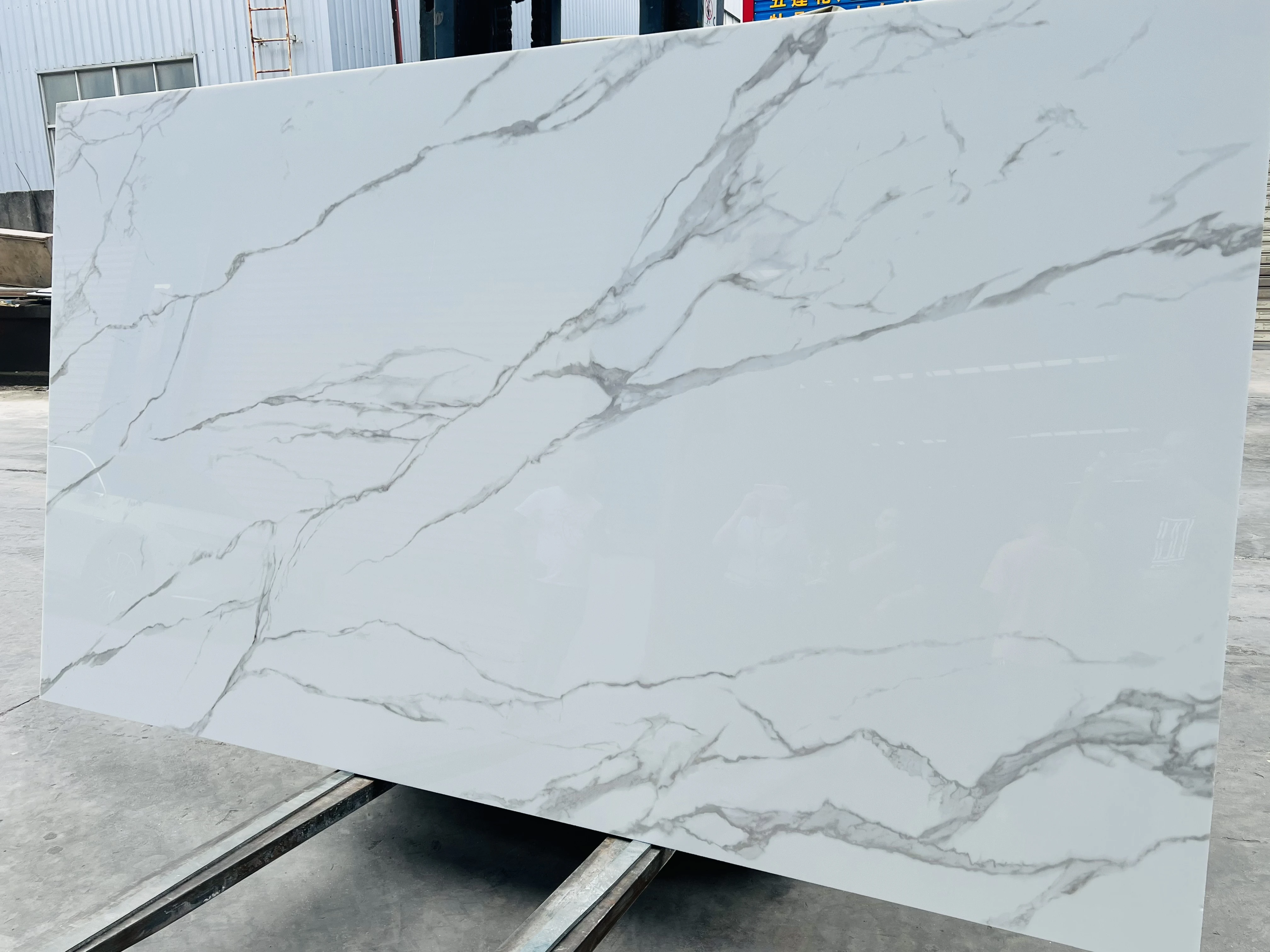 Wholesale Quartz Nano Carrara Calacatta White Marble Slab Calacatta White Slab Crystallized Glass Stone