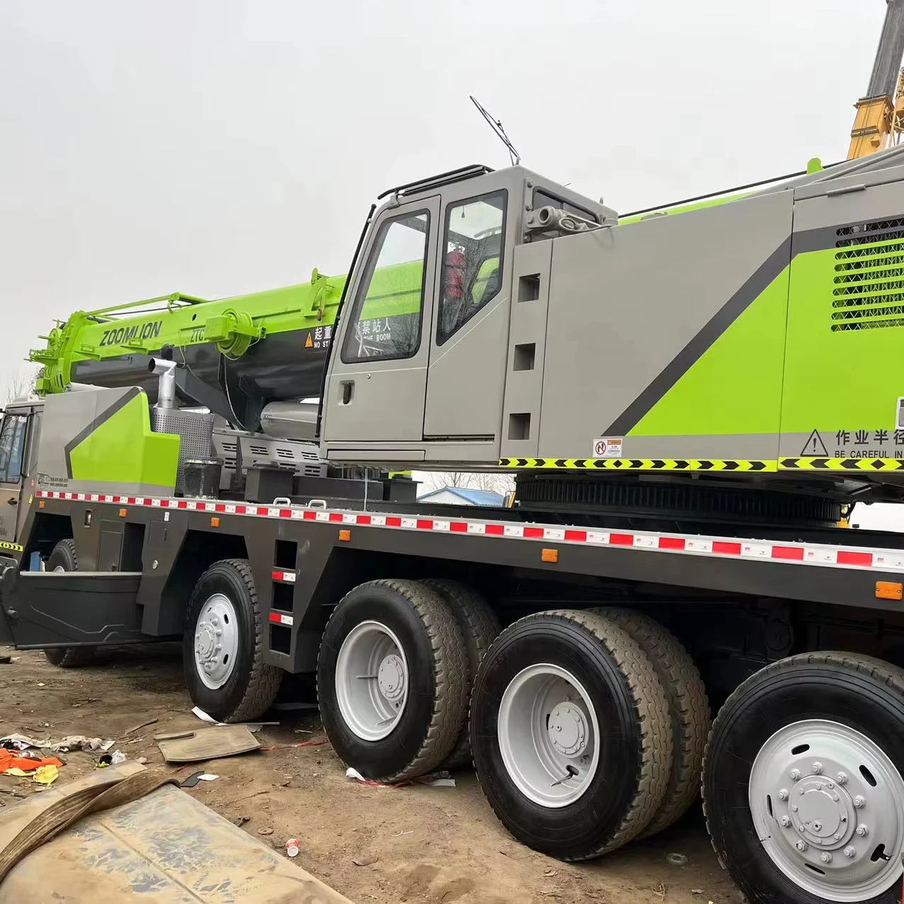 China Truck Crane 90 Tons Capacity Precision Engineering Crane QY90K/QY90V/ZTC900V