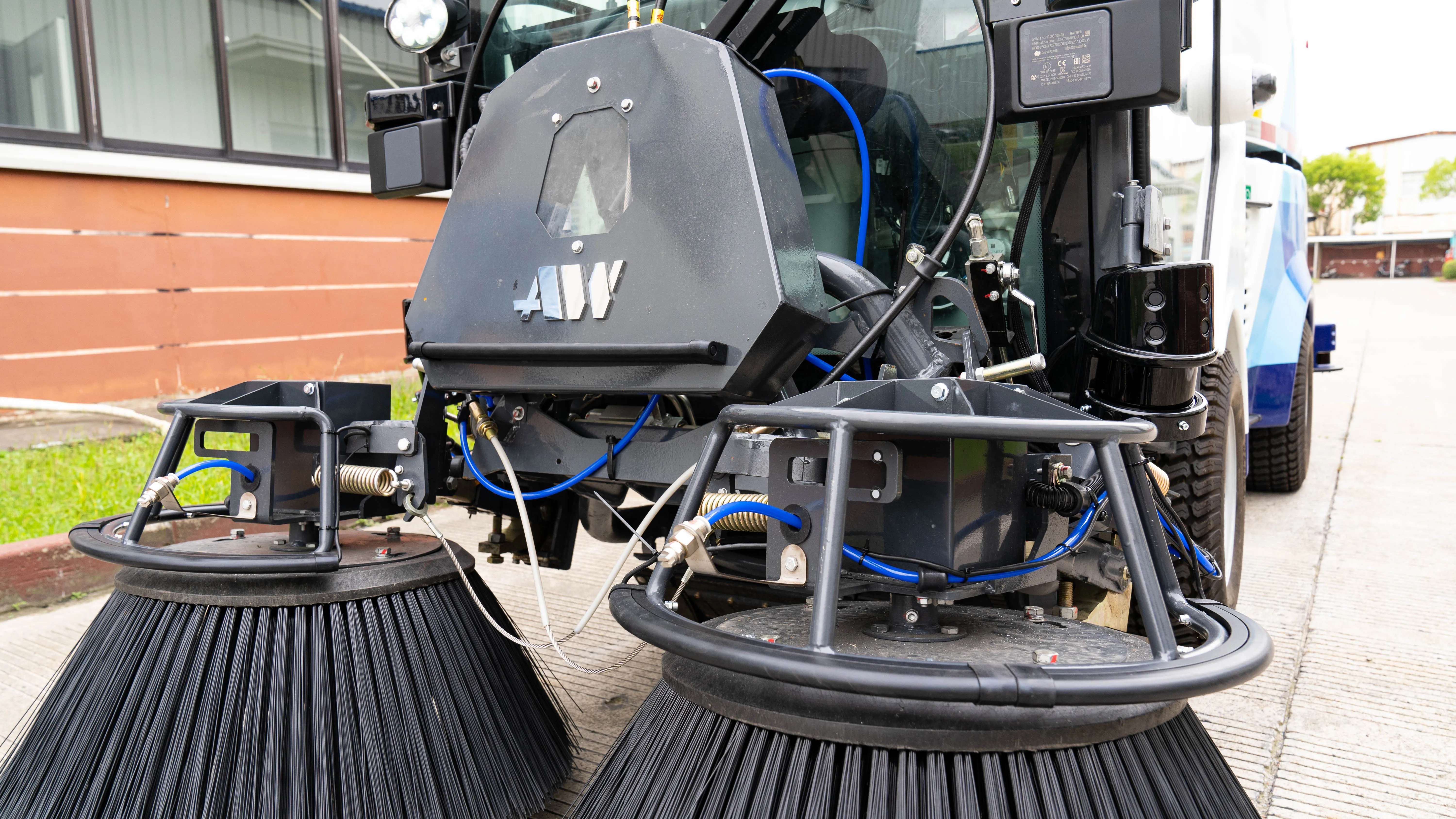 Manual mode & autonomous mode brushes cleaning machine road sweeper