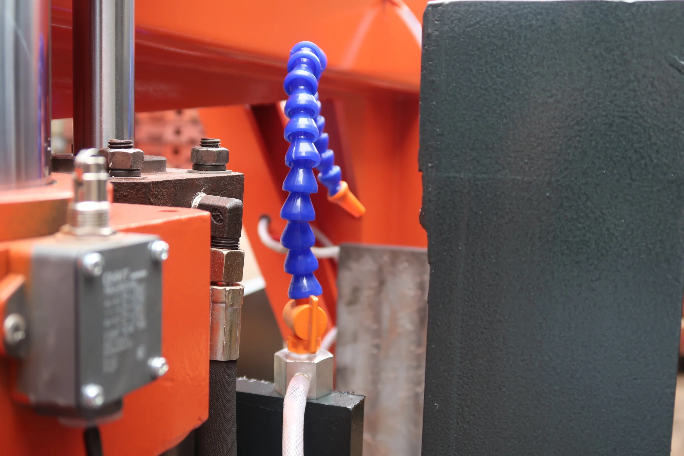 SECTION AND PROFILE STEEL BAND SAW MACHINE