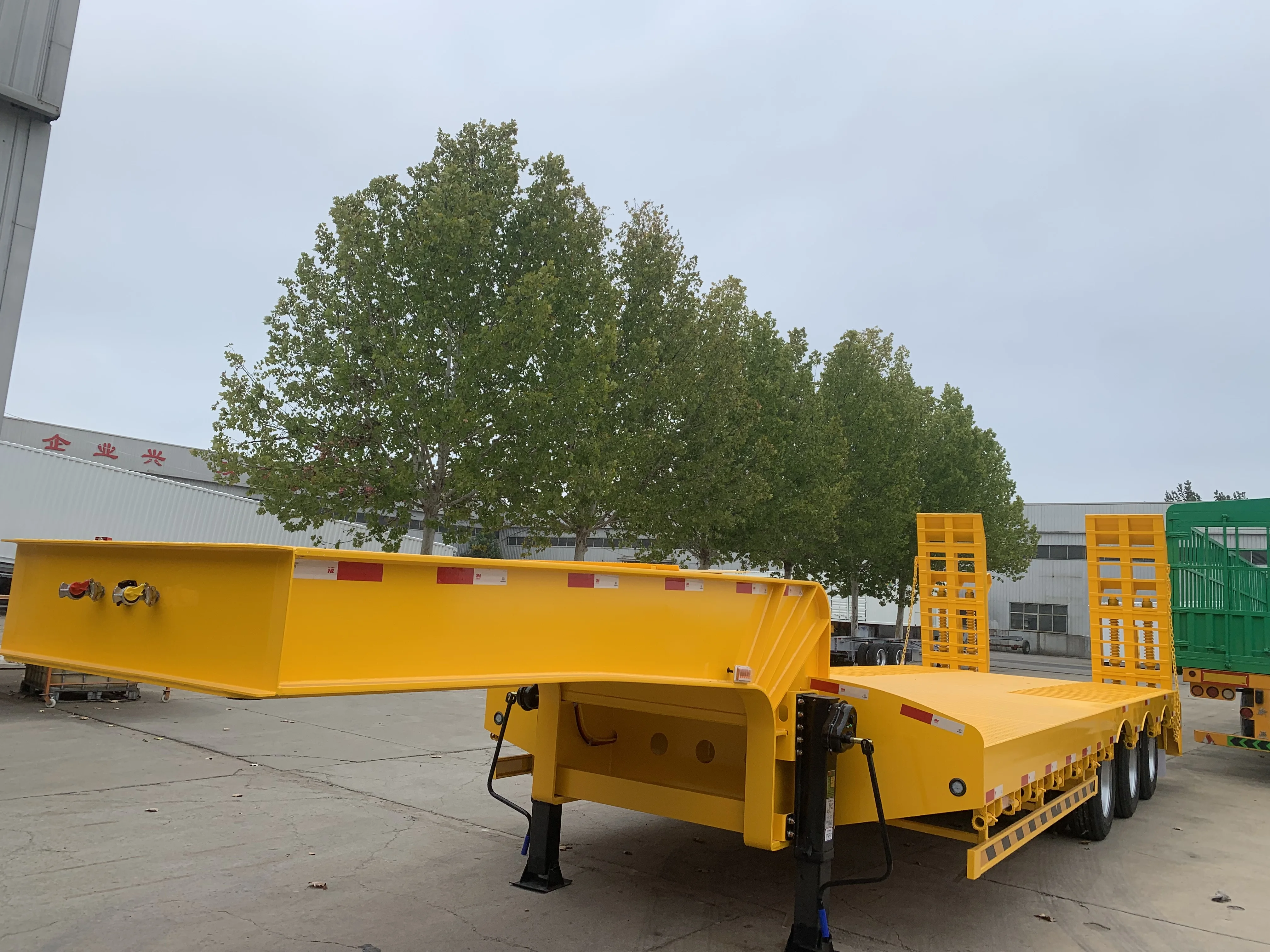 12 wheels heavy duty low bed semi trailer 3axles 50t 40hq container trailer