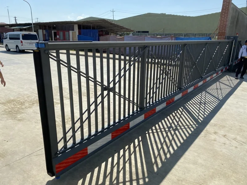 Chinese sliding gate and motor operated sliding gate with 10 years warranty motor