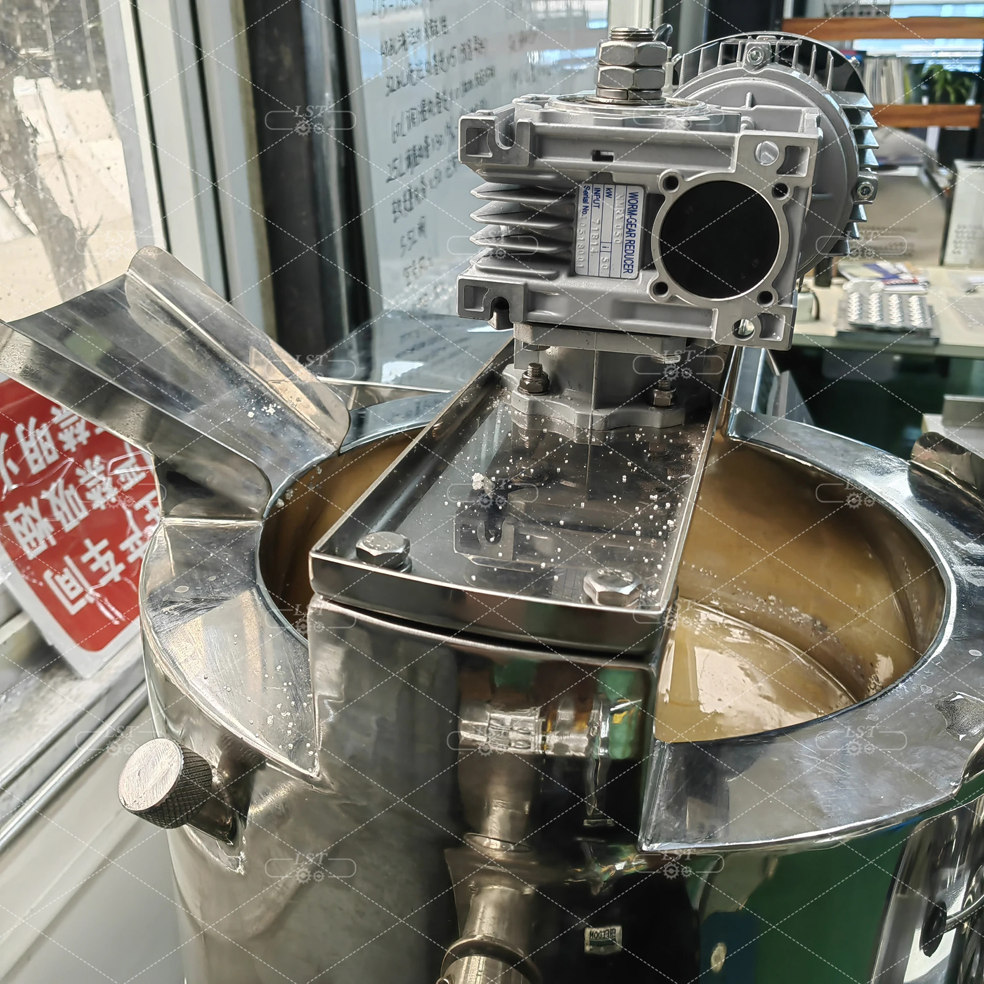 LST pectin gelatin gummy bear depositor with 20L gummy syrup booking machine