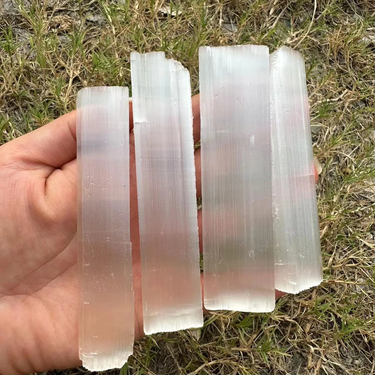 Wholesale natural raw gemstone fengshui wand Energy crystals healing reiki stones rough selenite sticks for decoration