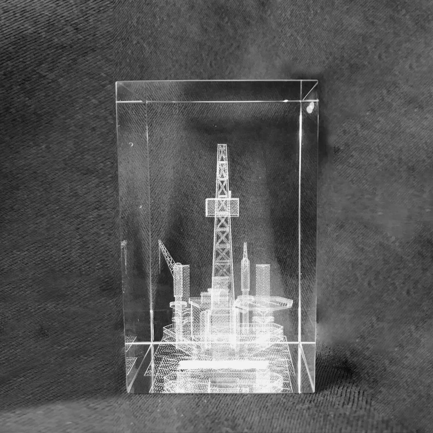 Изготовленный на заказ Хрустальный масляный Деррик пресс-папье 4d лазерные ремесла арабские страны нефтяные промысловые компании сувенир