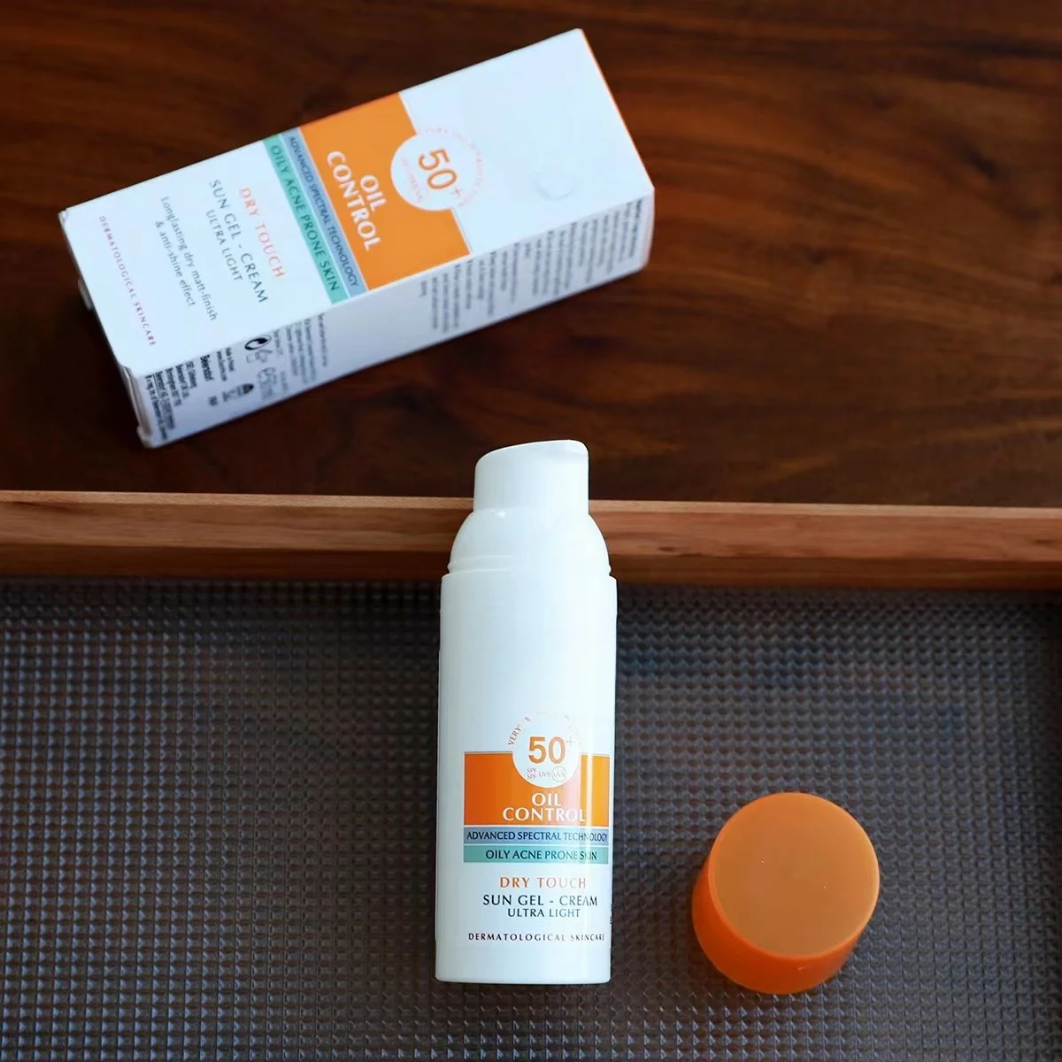 eucerii Natural Whitening Facial Sunscreen Essence Oil Control Sunscreen Gel SPF 50+UVA/UVB for Oily Acne skin 50ml