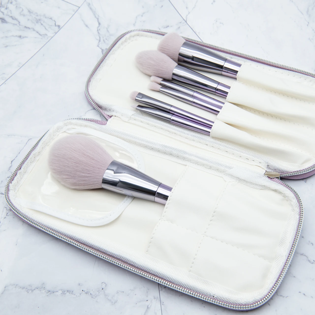 High Quality 7-Piece Lavender Essential Makeup Brush Set for Face Powder Foundation Concealer Eyeshadow Application with Pouch