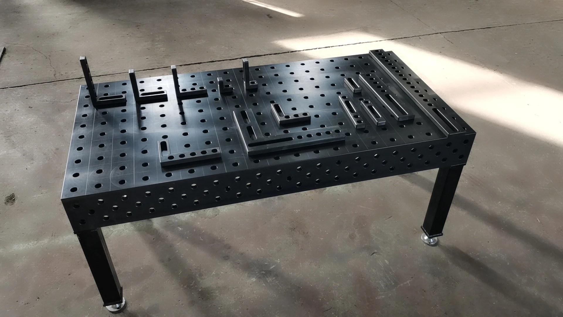 Nitriding/Polishing-Anti-Oxidation 3D Flexible Welding Platform