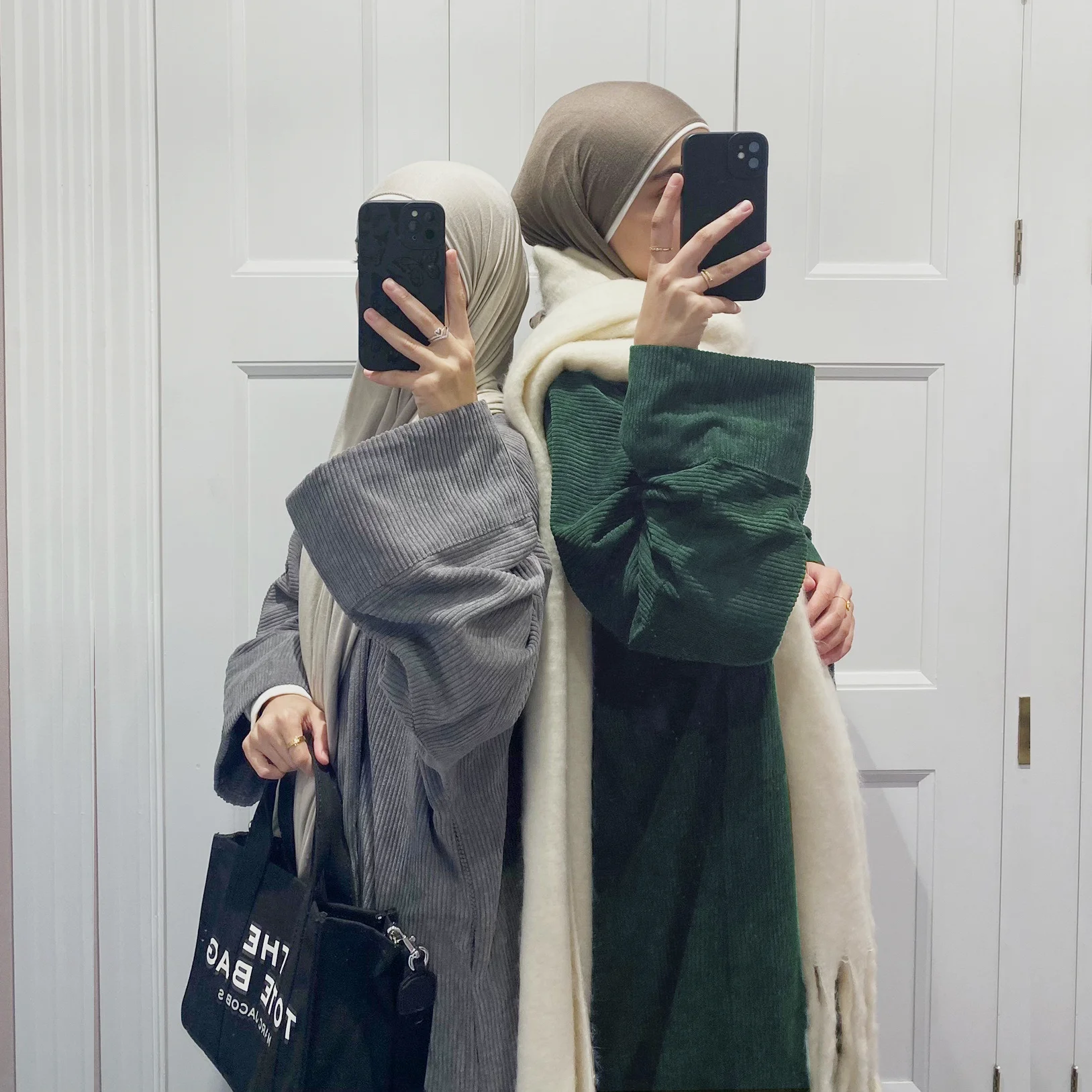 2024 Fashion Wholesale EID Modest Luxury Dubai Abaya Plain Turkey Cardigan Thick Corduroy Winter Abaya Muslim Women Dresses