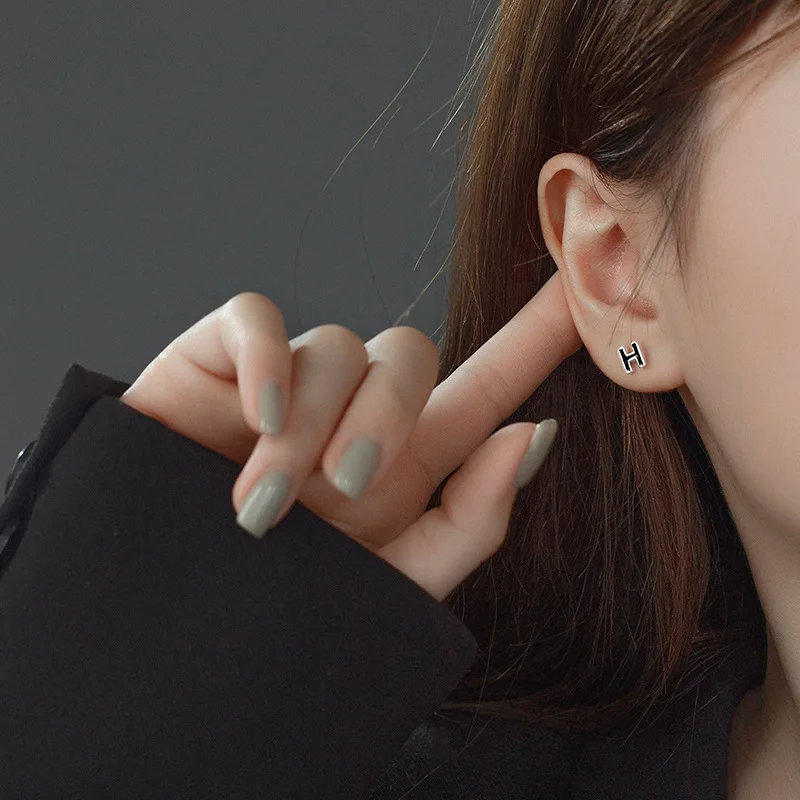 Fashion Jewelry S925 Sterling Silver 26 Initial Alphabet Black Drop glue Stud Earring Simple New Trend Cultivation Holes Earring