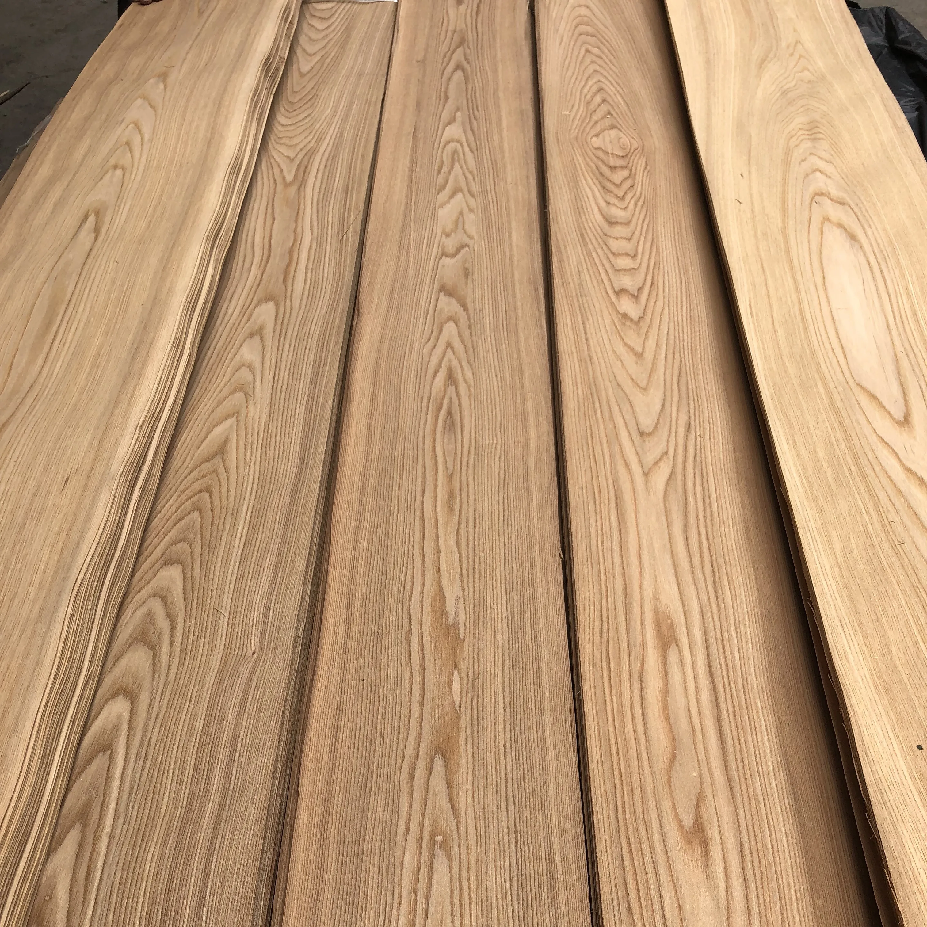 Wholesale Mountain/Straight Grain Natural Elm Veneers Wood 0.4mm Natural Elm Wood Veneer Plywood Flooring