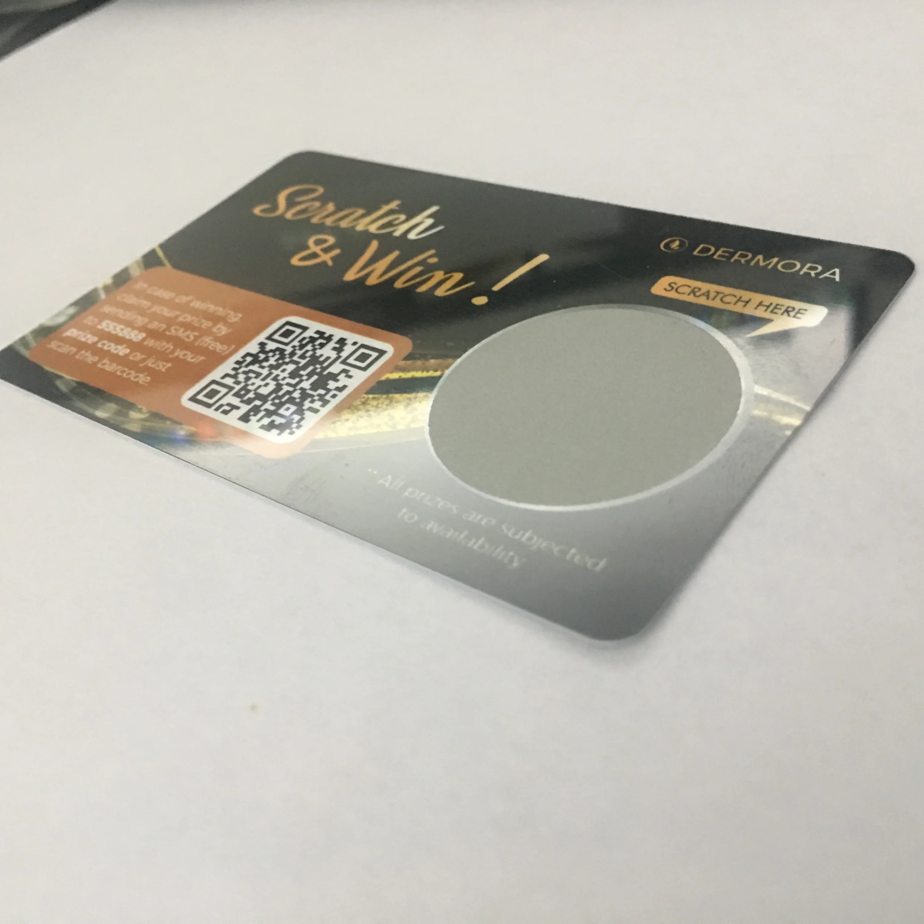 
Custom silver 30mil CR80 scratch card with Plastic or paper material. 