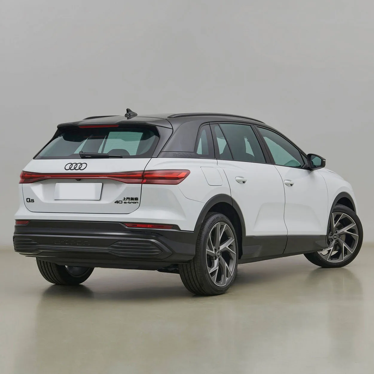 Luxurious Audi Q5 E-Tron 2024 Electrical Car High Speed New Energy Vehicle 4 Wheel Drive Pure Electric Car
