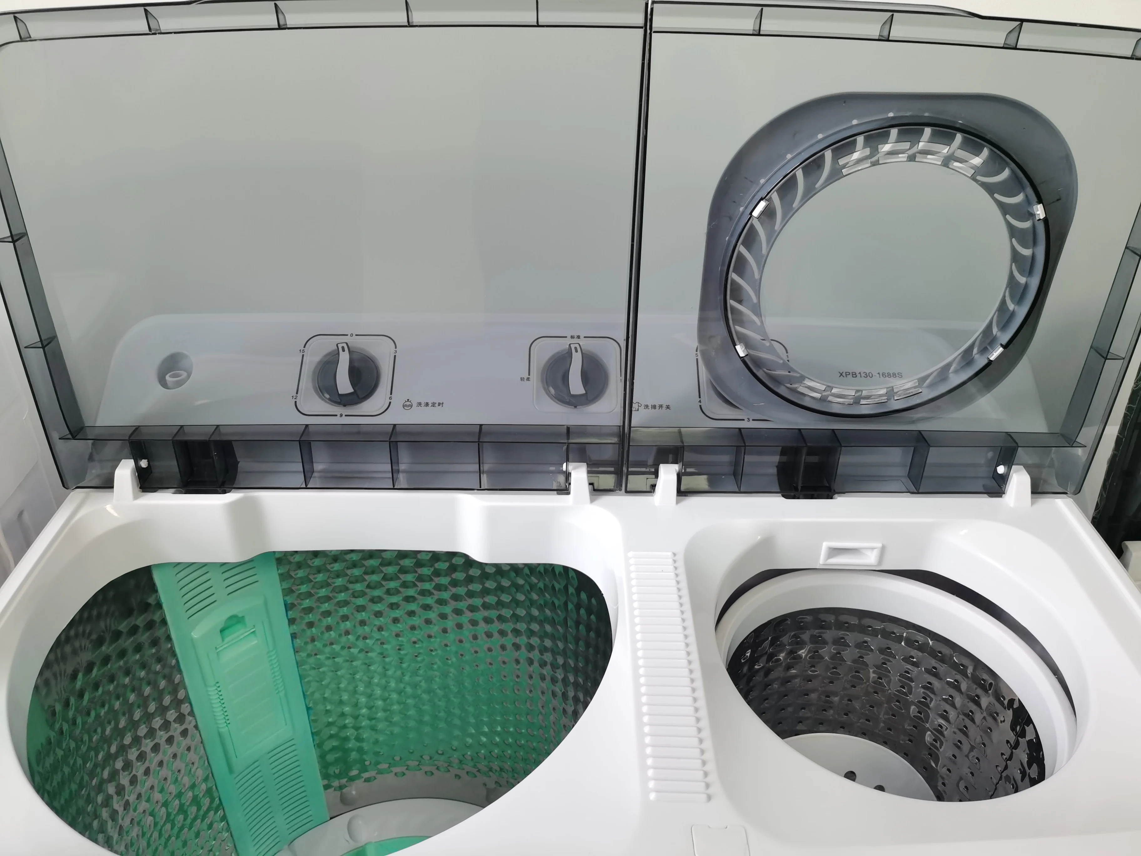 Multifunctional Semi Automatic Washers 15Min Wash Timer Design Twin Bucket 18kg Washing Machine