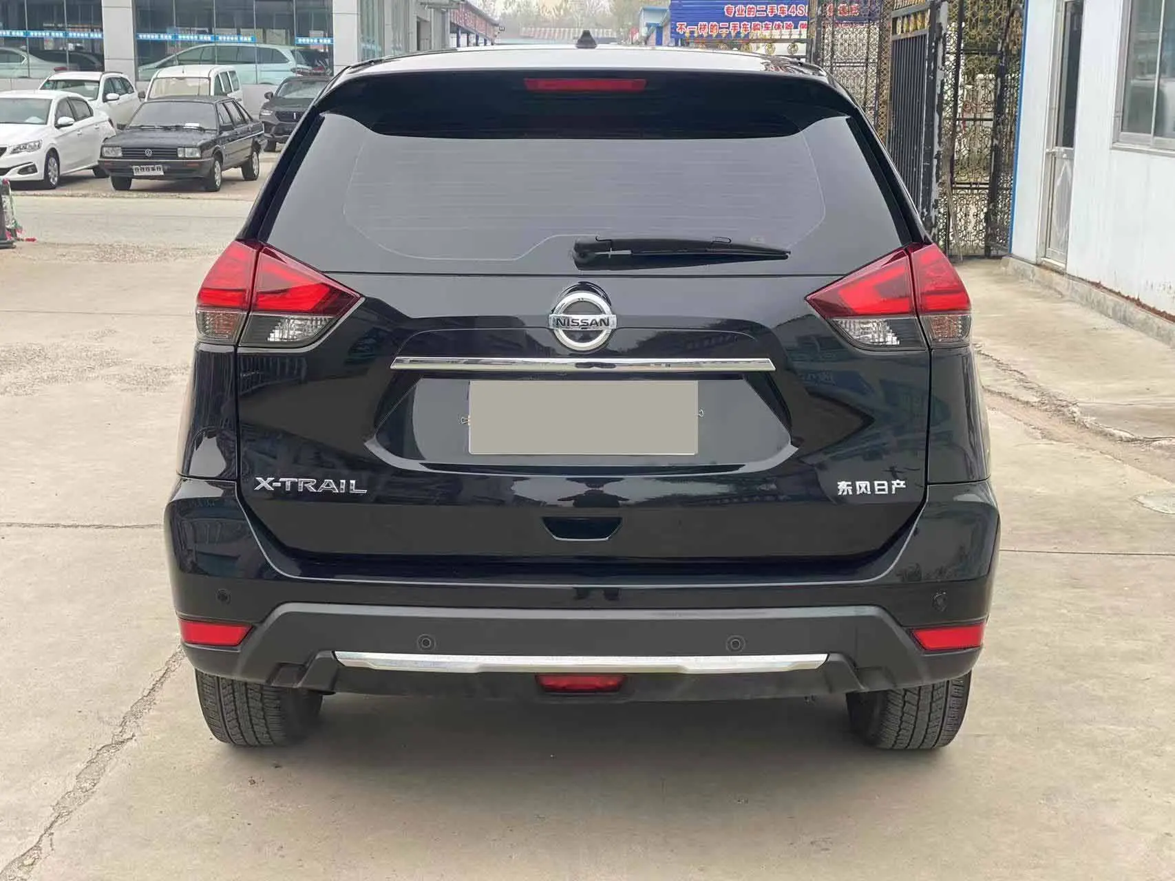 Best-Selling Nissan Qijun Comfortable 7-Seater Gasoline Car Automatic Transmission Turbo Engine Left Steering Panoramic Sunroof