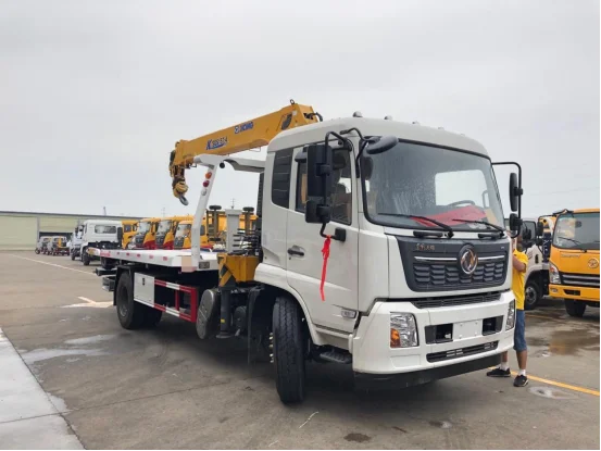 The original factory sold six Dongfeng sky brocade with hanging yellow plate wrecker road recovery car