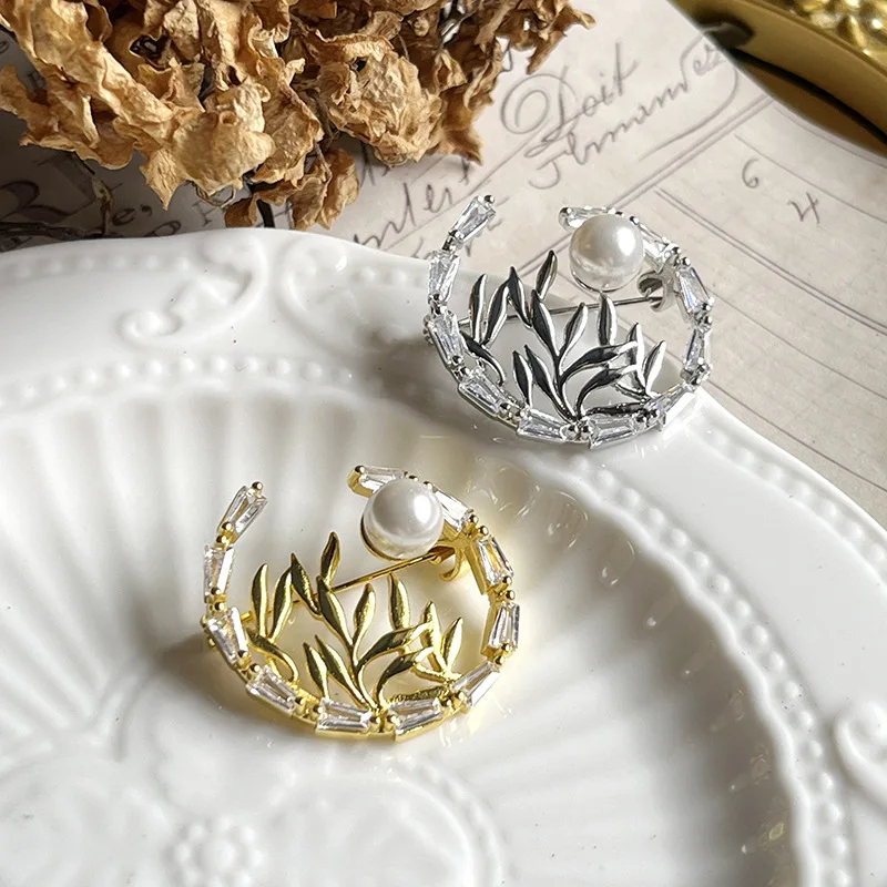 Factory wholesale chinese vintage brooch zinc alloy Metal pearl rhinestone brooches for men clothing