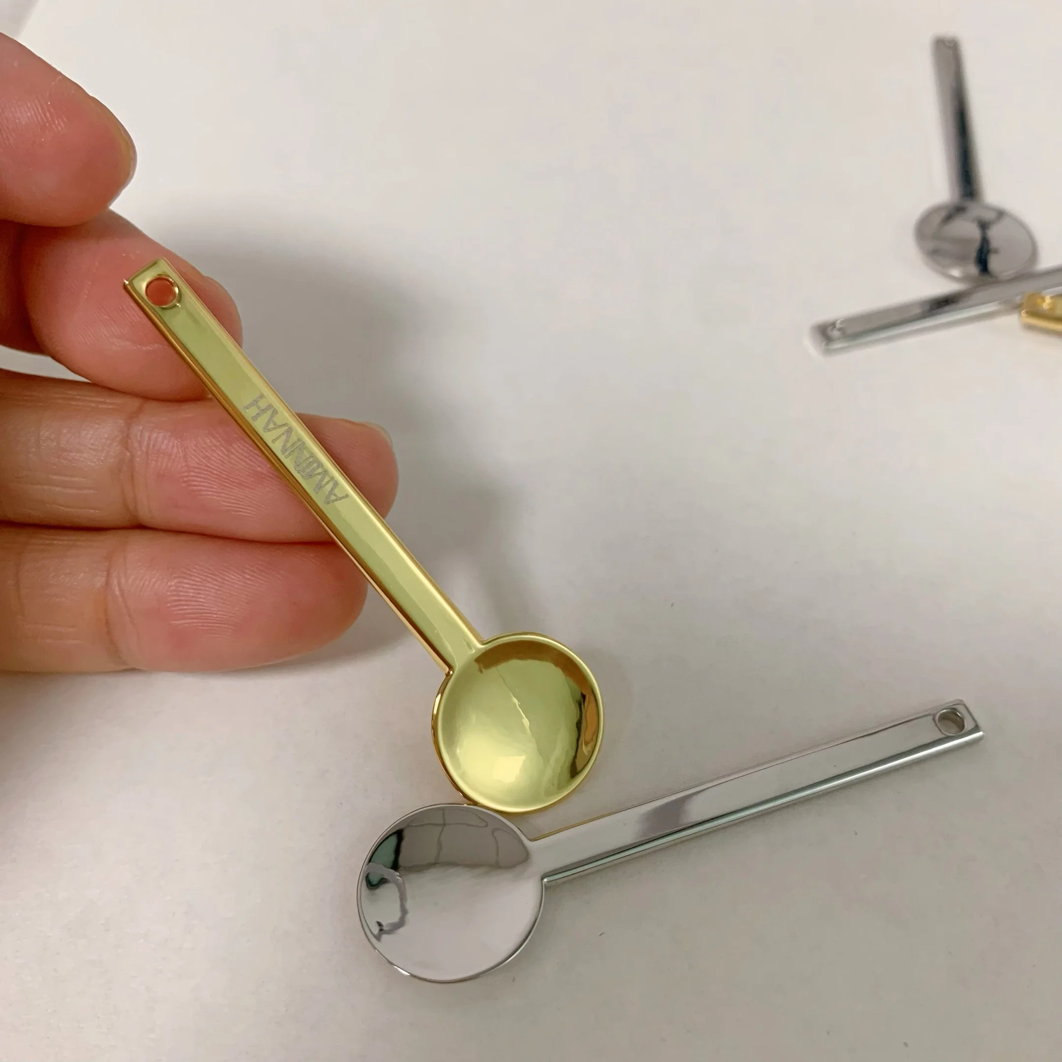 Wholesale Manufacturer High Quality Customized Cosmetic Facial Metal Cosmetic Cream Spoon Mask Spatula 3 colors