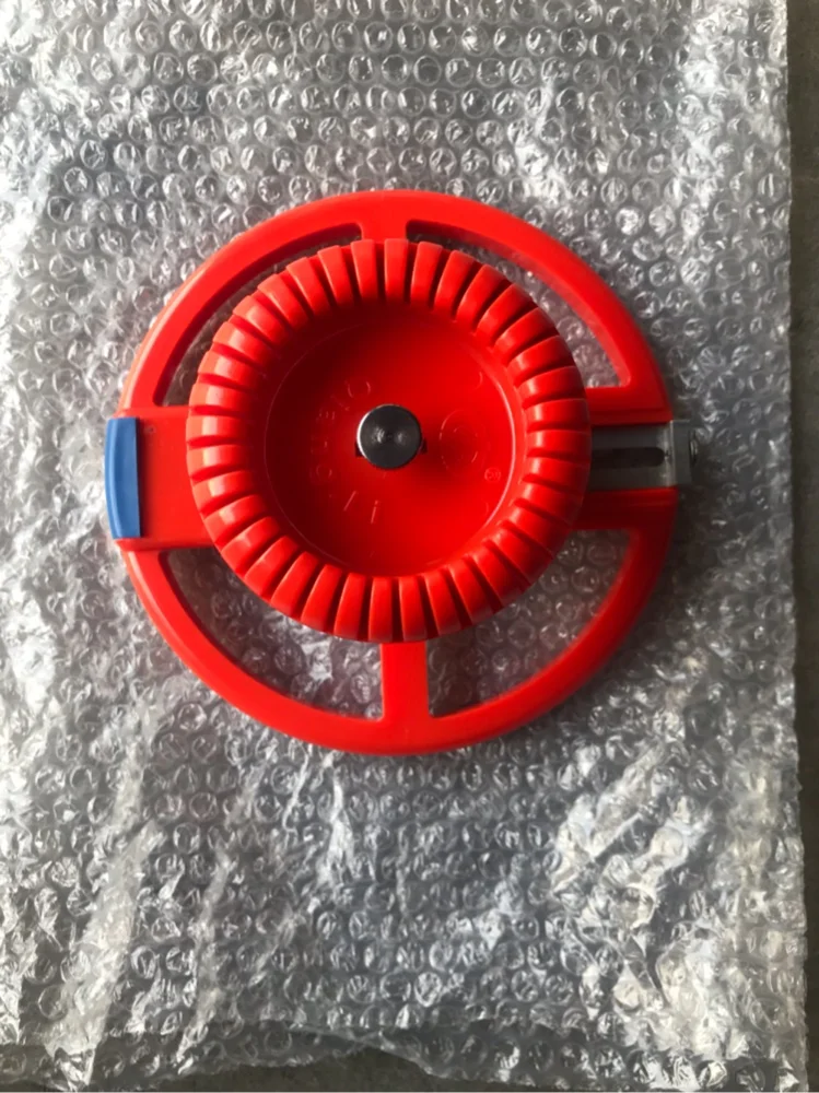 Pro Carpet Circle Cutter Cutting circles in carpet tile