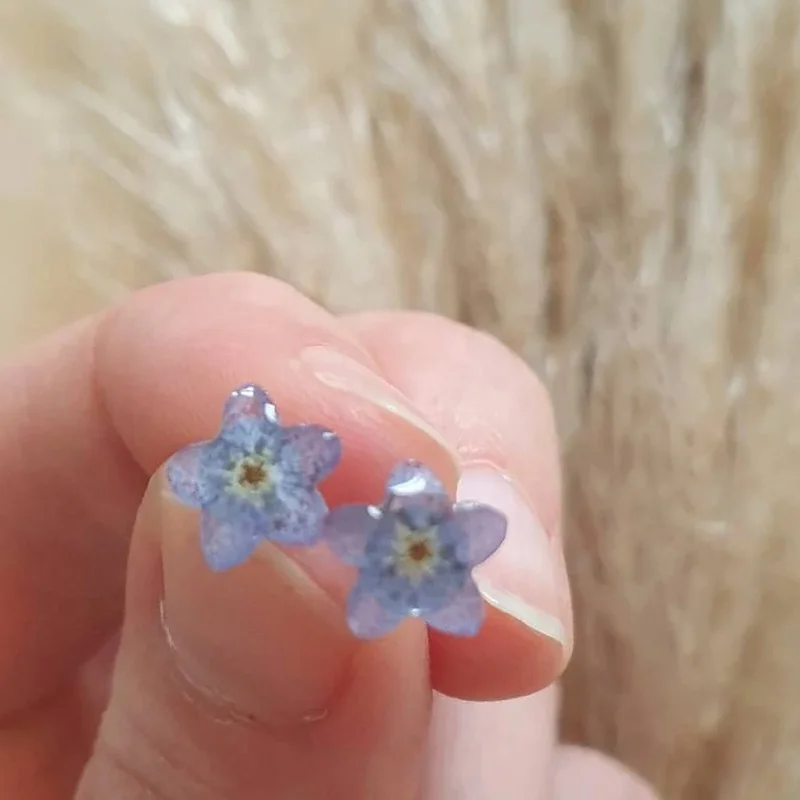 2024 Trendy Natural Flower Jewelry blue forget me not silver Handmade Resin Floral Design Cute Stud Earrings For Women