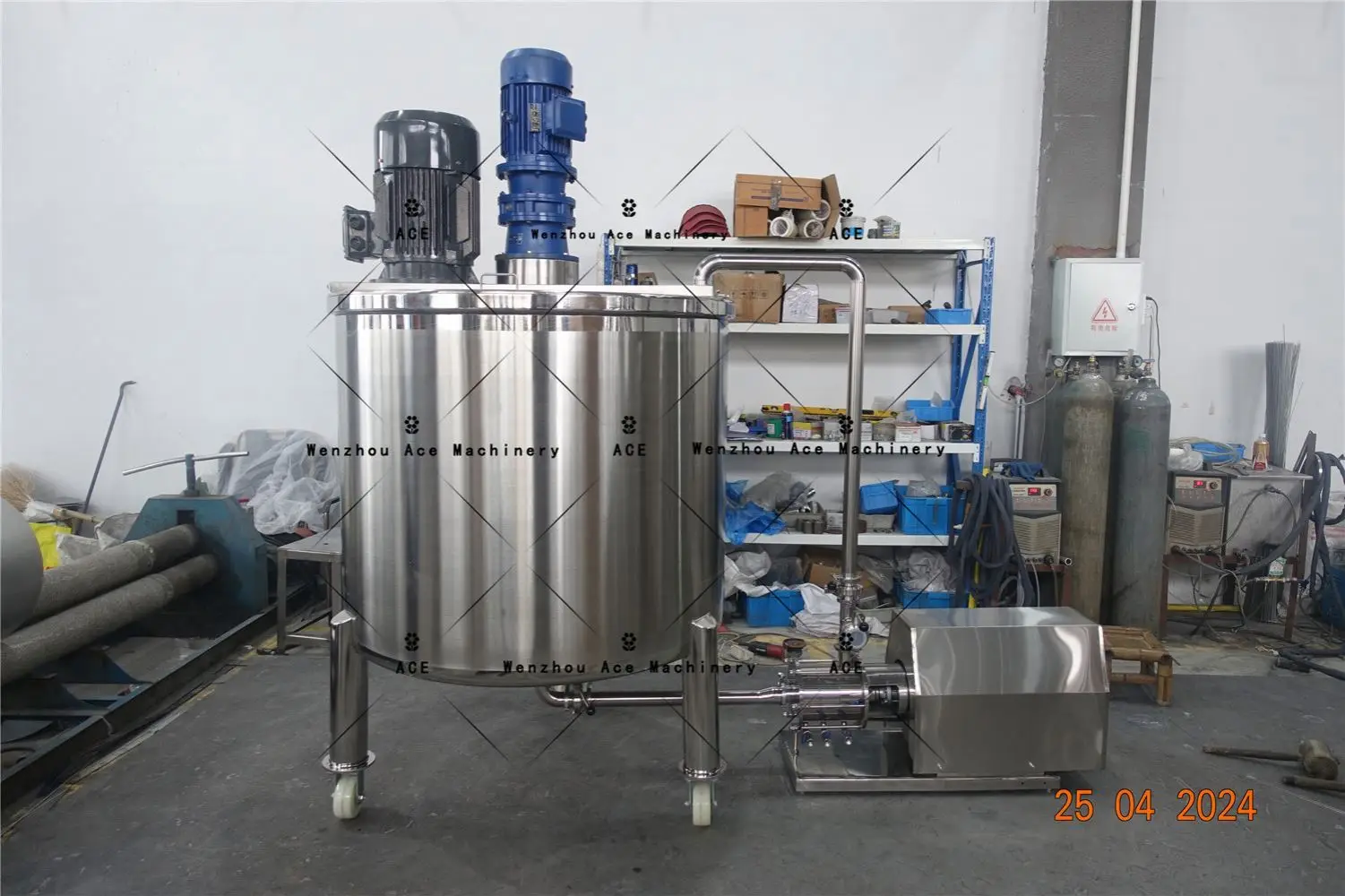 Stainless Steel Vacuum Stirring Mixing Tank With Homogenizer And Emulsifier For Chemical And Lotion Production