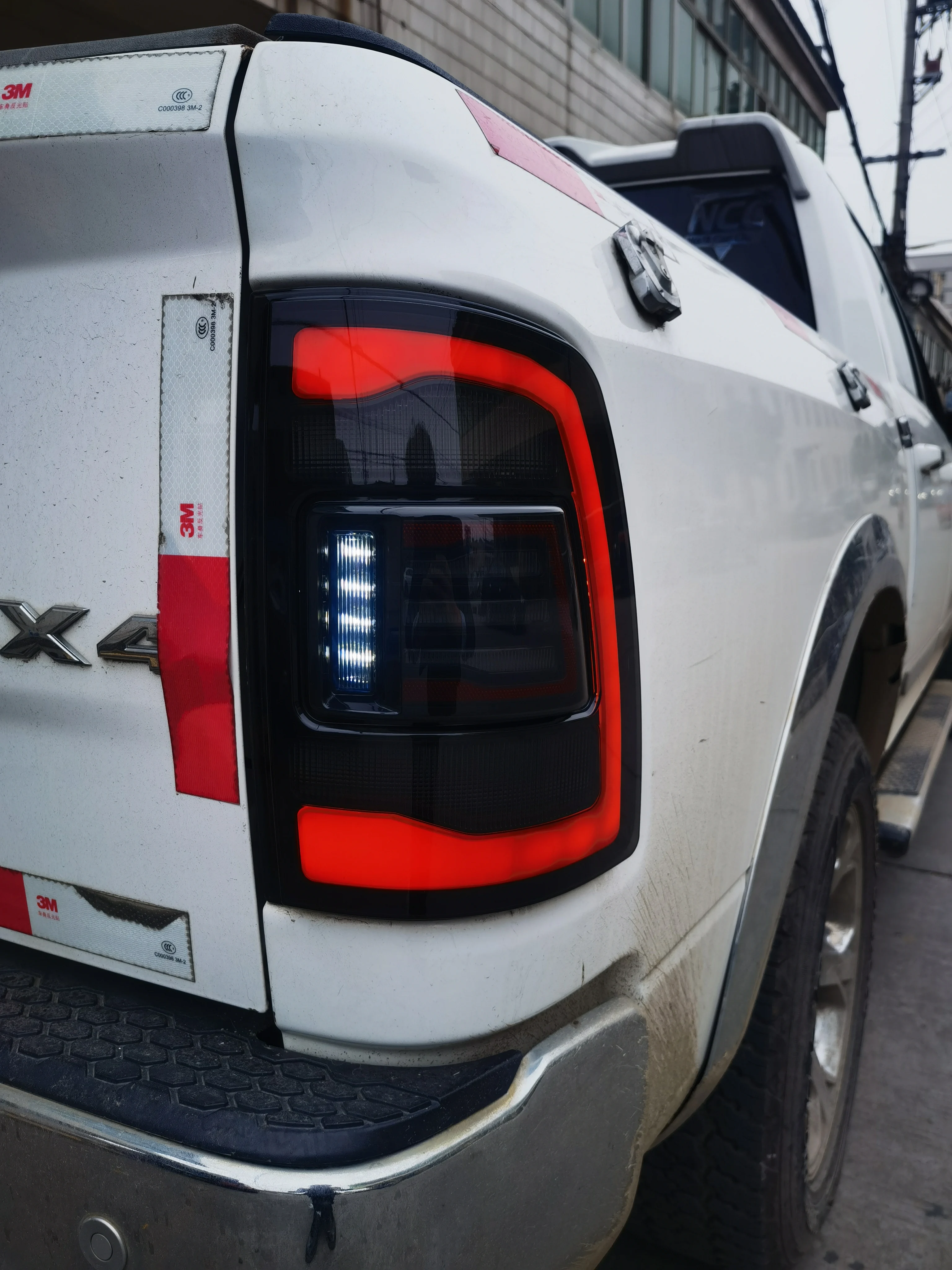 09-18 Hot Sale 4x4 auto tuning accessories taillights with running light for dodge ram 1500