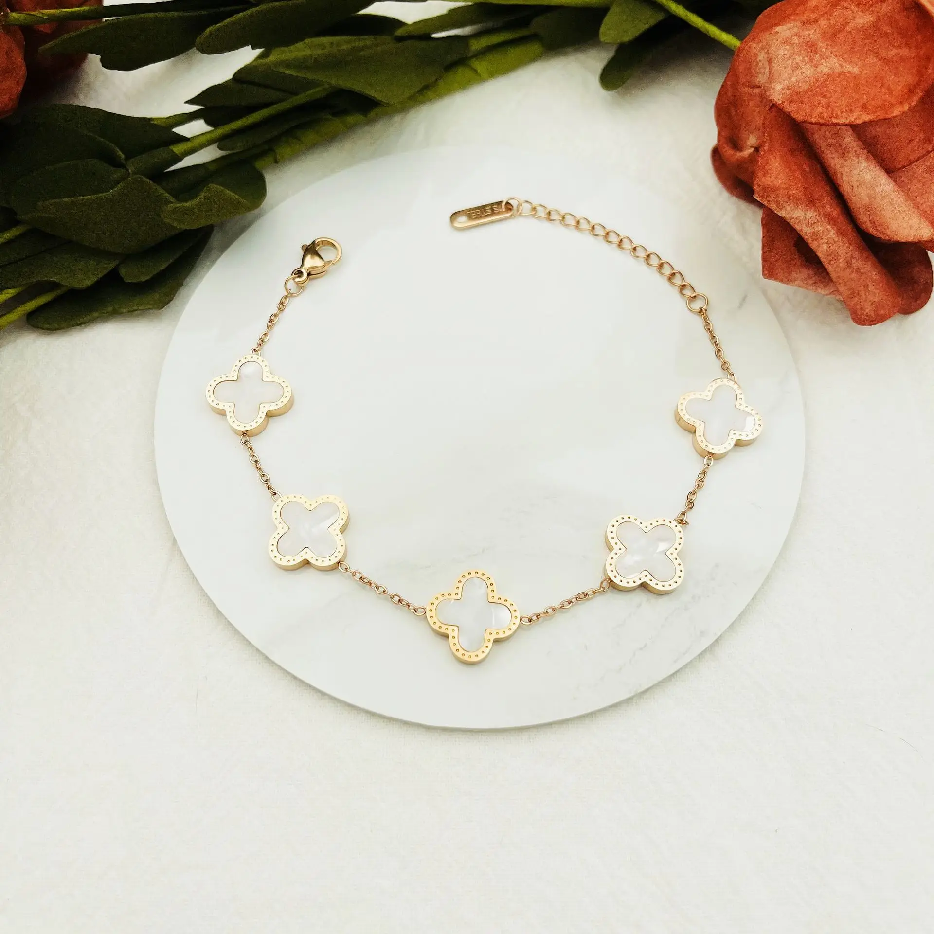 Fashion Jewelry Lucky Ladies Four Leaf Clover Bracelet 18K Gold Plated Stainless Steel Bracelet